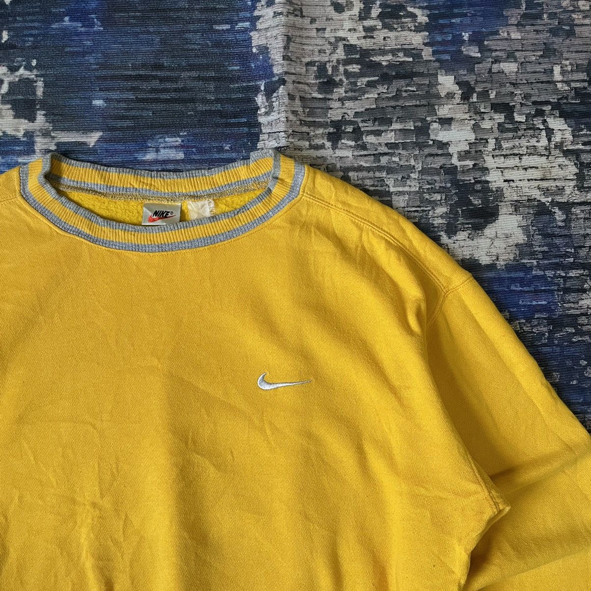 Nike Rare 90s Nike Yellow Boxy Mini Swoosh Sweatshirt Size US M / EU 48-50 / 2 - 2 Thumbnail
