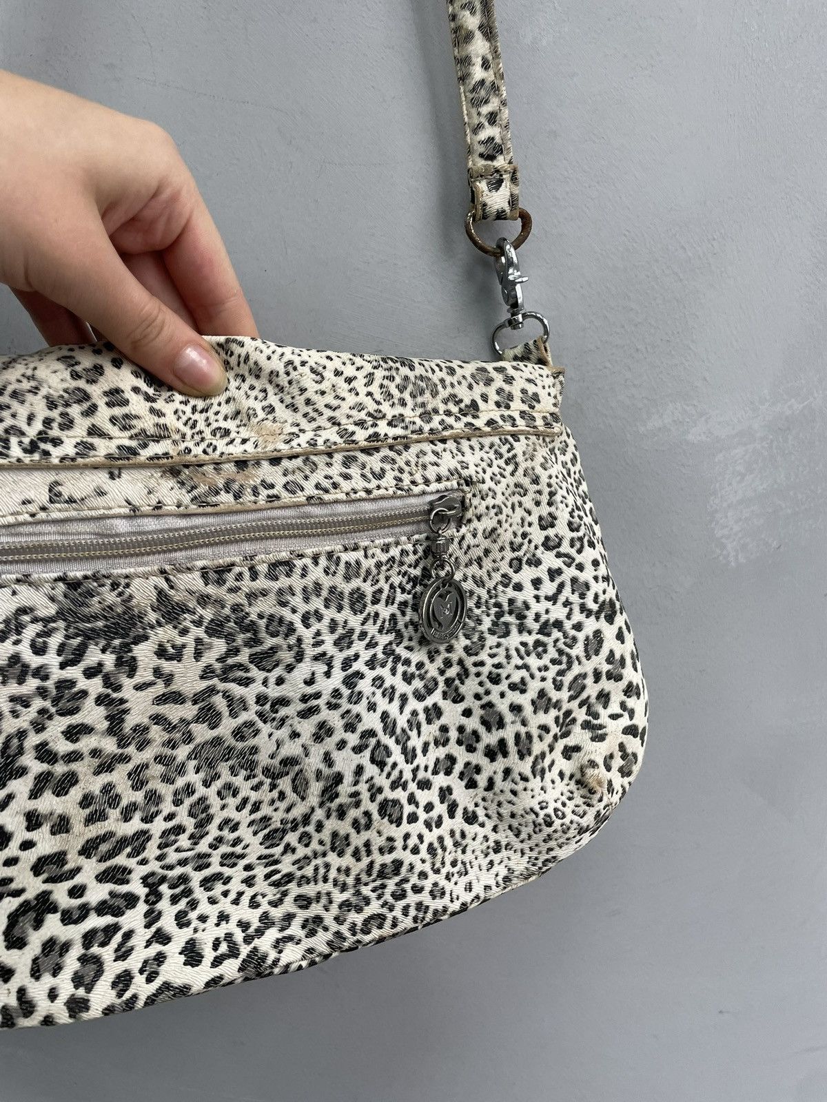 KMRii Rare leather kmrii style messenger bag y2k fashion Size ONE SIZE - 13 Thumbnail