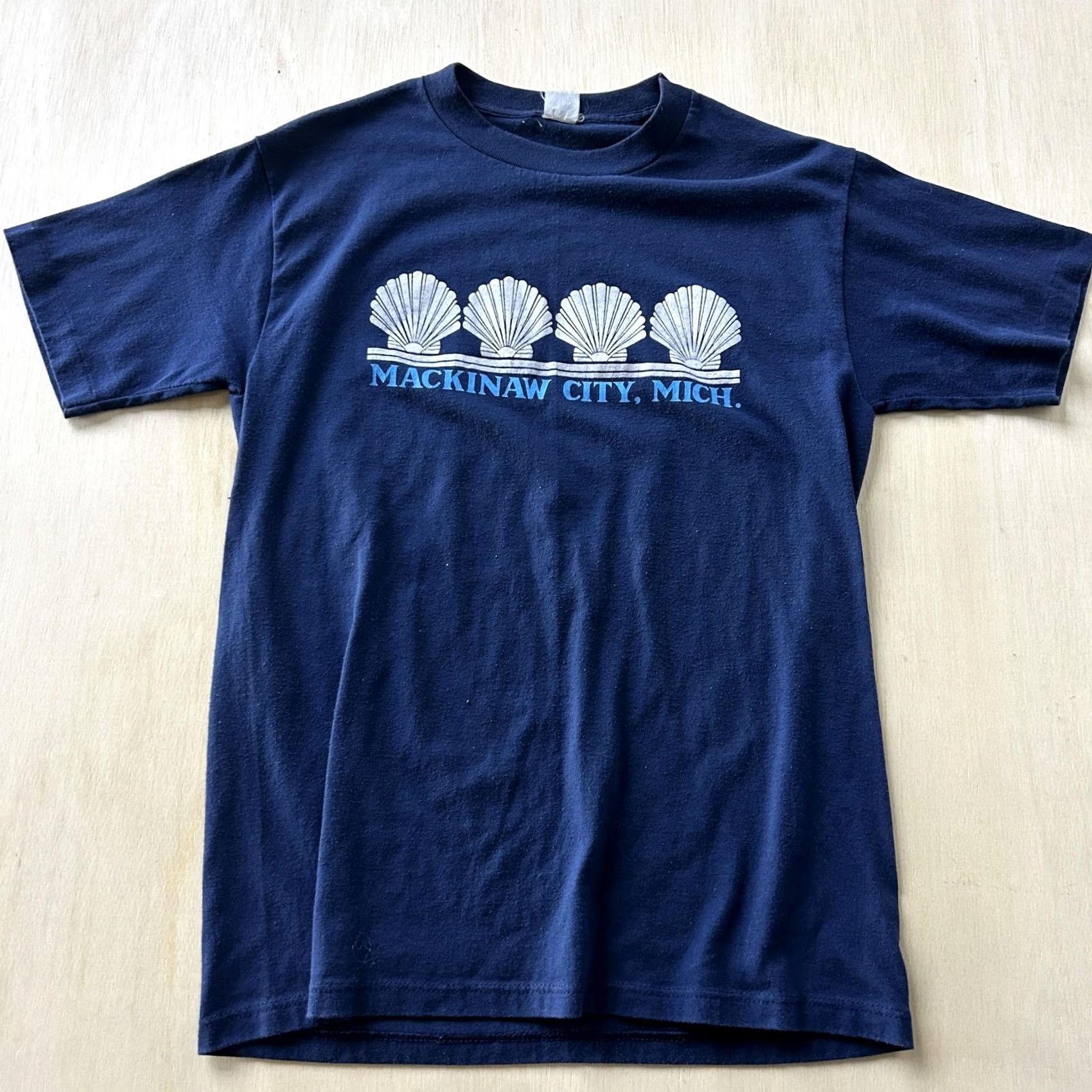 Vintage Vintage Mackinaw City Michigan Shirt Mens Small Blue Seashell Single Stitch Tee Size US S / EU 44-46 / 1 - 2 Thumbnail