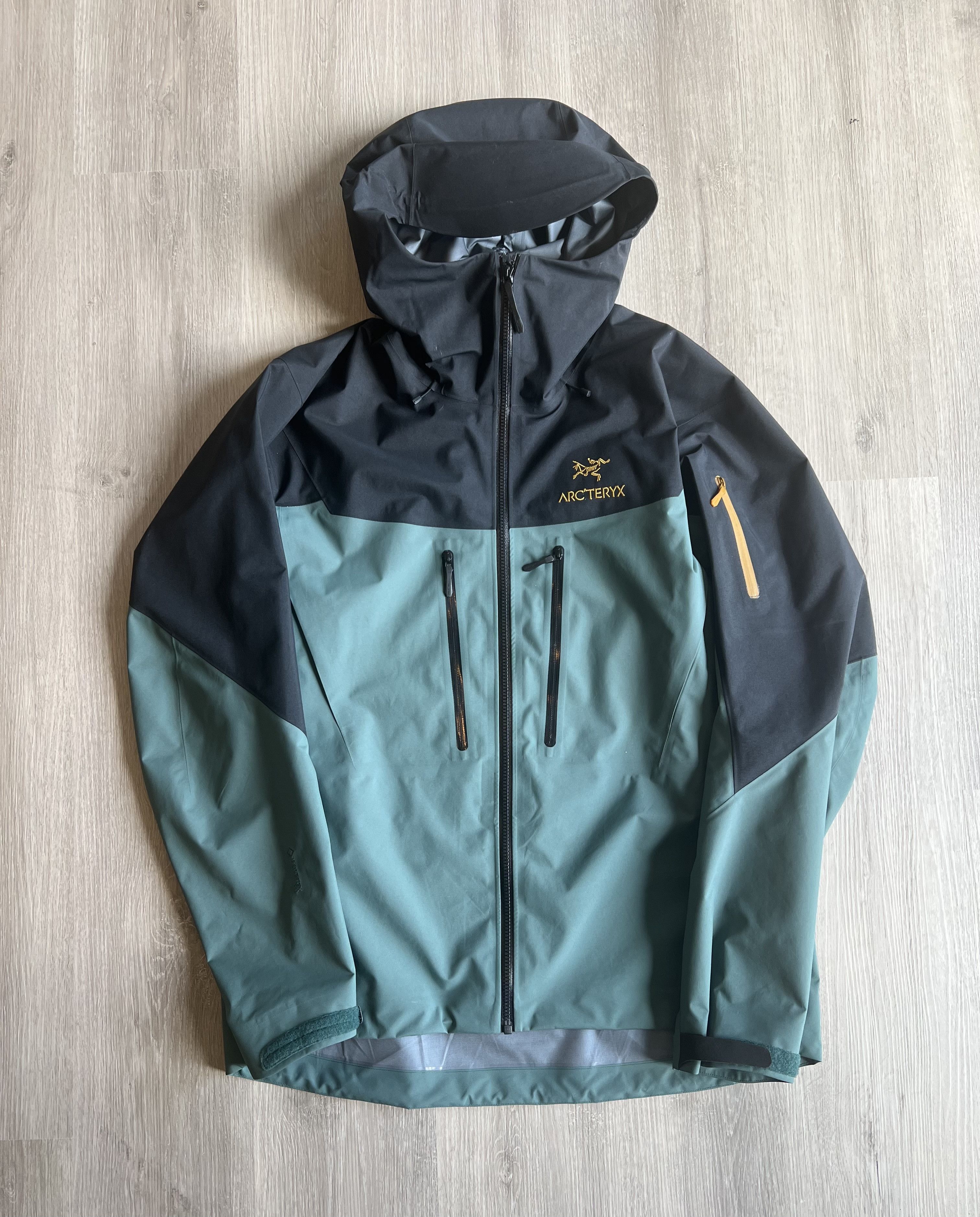 Arc'teryx Fall 23’ Alpha SV 24K Gold Dark Magic / Gorpcore / Gore-Tex Size US L / EU 52-54 / 3 - 1 Thumbnail