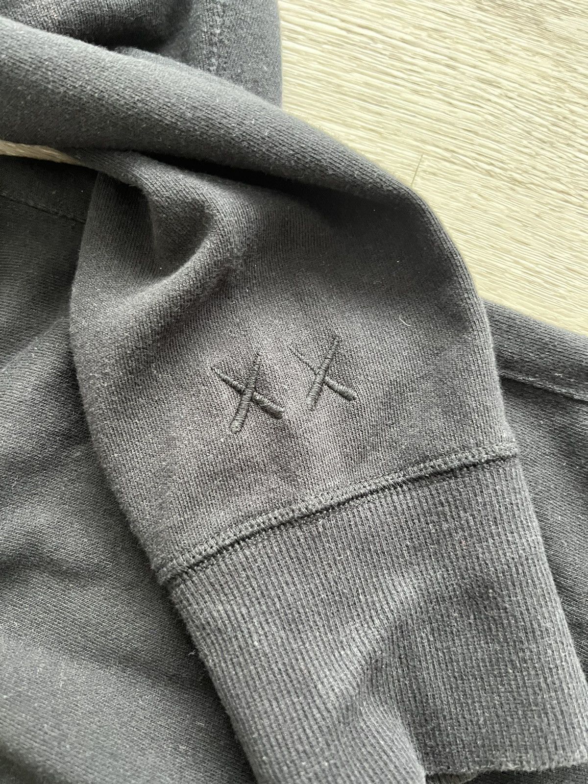 Kaws KAWS x Uniqlo Longsleeve/ Sweater size M Size US M / EU 48-50 / 2 - 4 Thumbnail