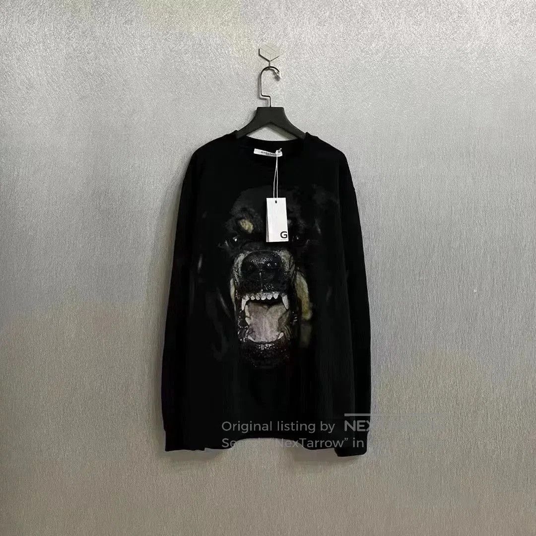 givenchy dog head sweatshirt in black.