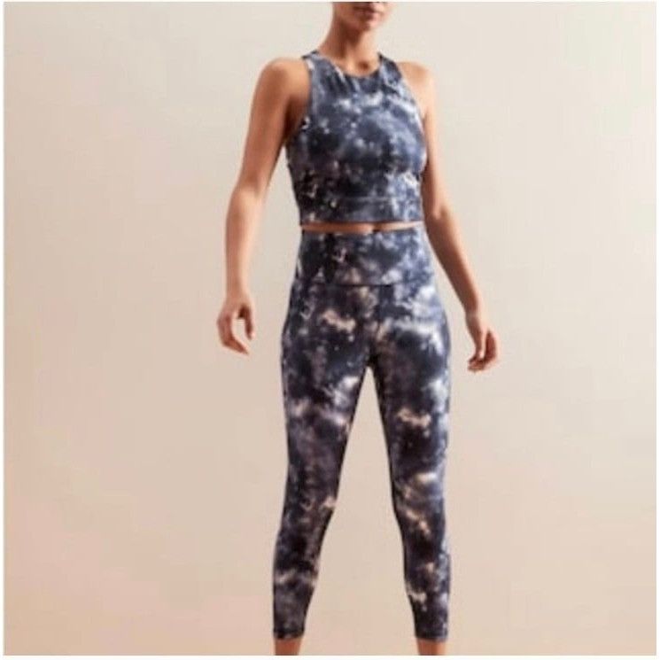 Banana Republic Banana Republic Activewear Tank Cropped Racerback Tank Navy Size S / US 4 / IT 40 - 2 Thumbnail