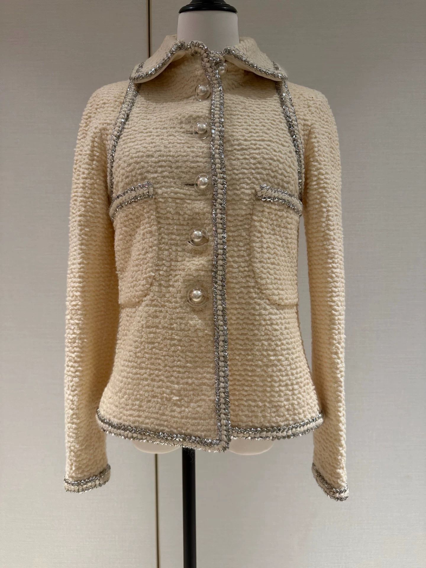 Chanel Chanel White Tweed Wool Jacket Size US XS / EU 42 / 0 - 1 Thumbnail