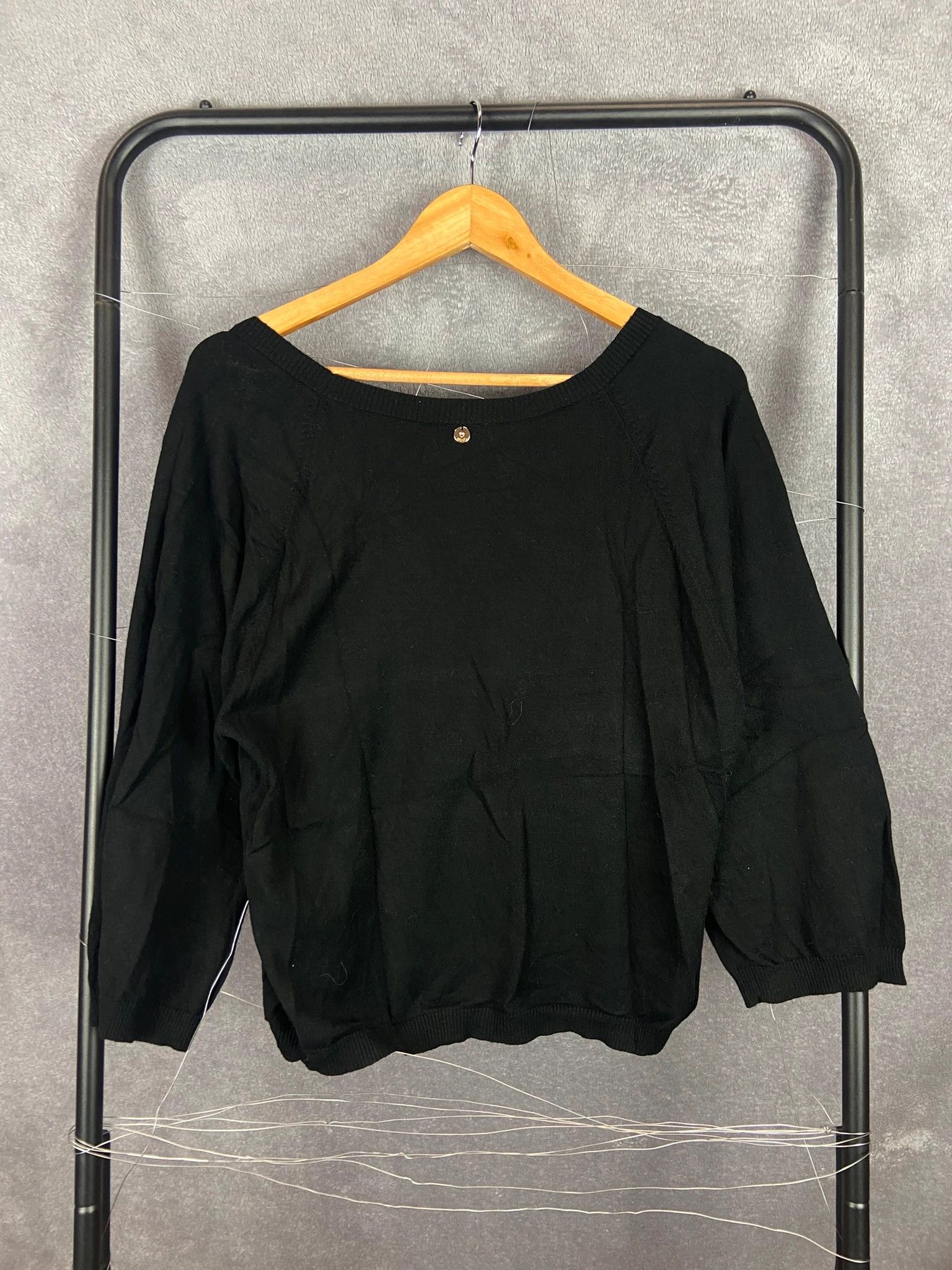 Liu Jo Liu Jo Minimalist V-Neck Black Knit Sweater M Size US M / EU 48-50 / 2 - 3 Thumbnail