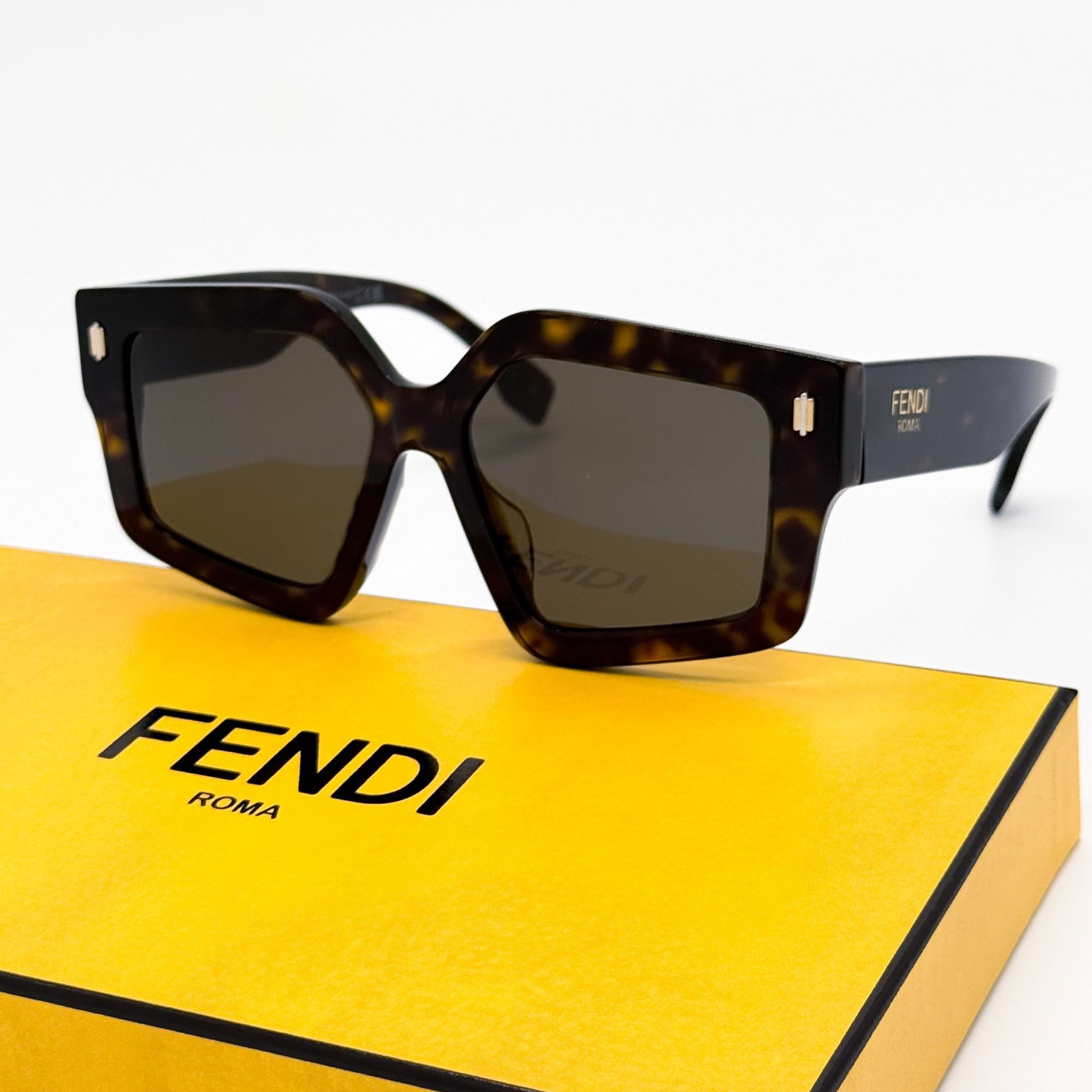 Fendi NEW FE40162F 52E GEOMETRIC WOMEN SUNGLASSES FENDI Size ONE SIZE - 1 Thumbnail