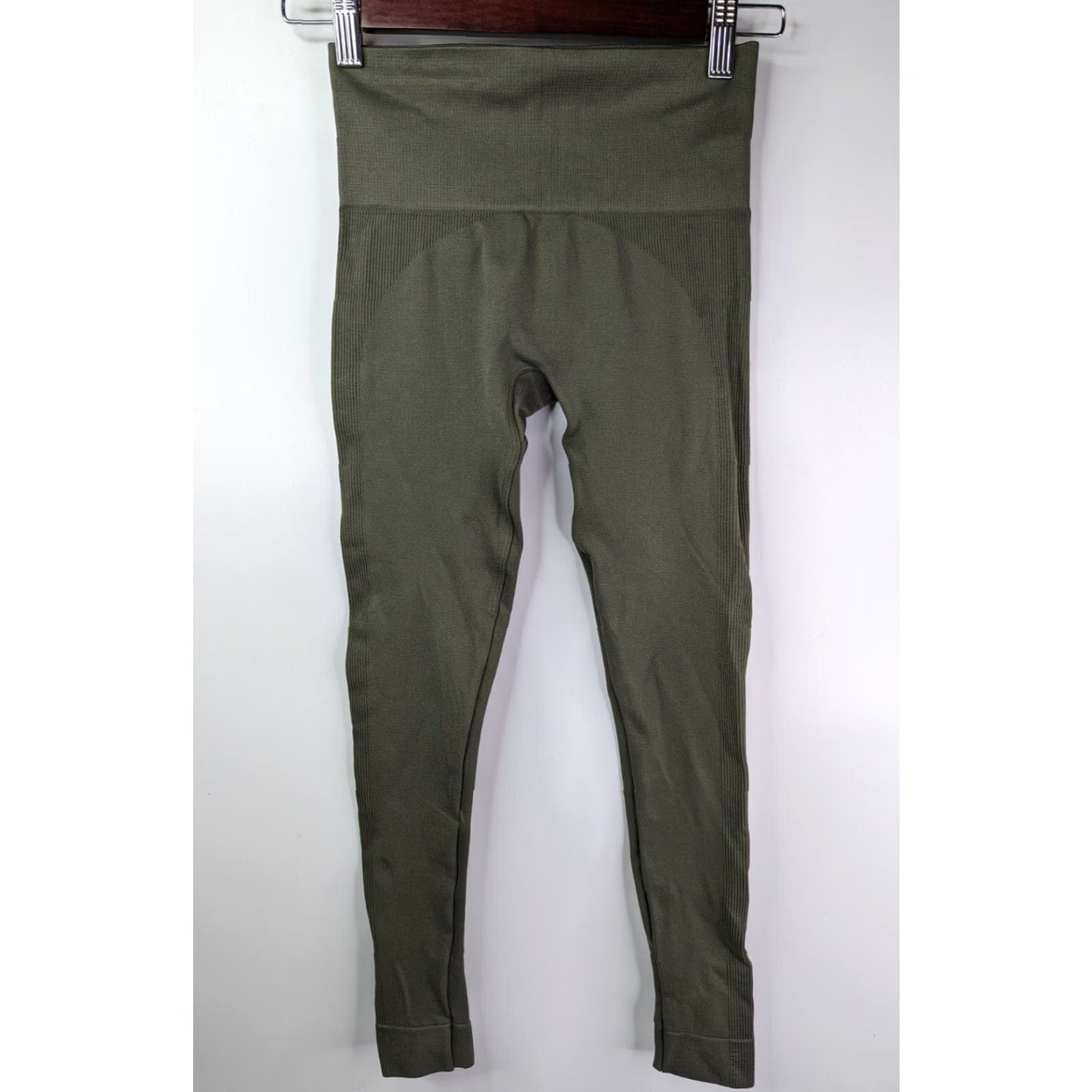 Vintage VINTAGE Set Active Sculptflex Leggings in Willow Green Women’s XS/S Leggings Womens XS/S Green Sculptflex Activewear Size 26" / US 2 / IT 38 - 2 Thumbnail