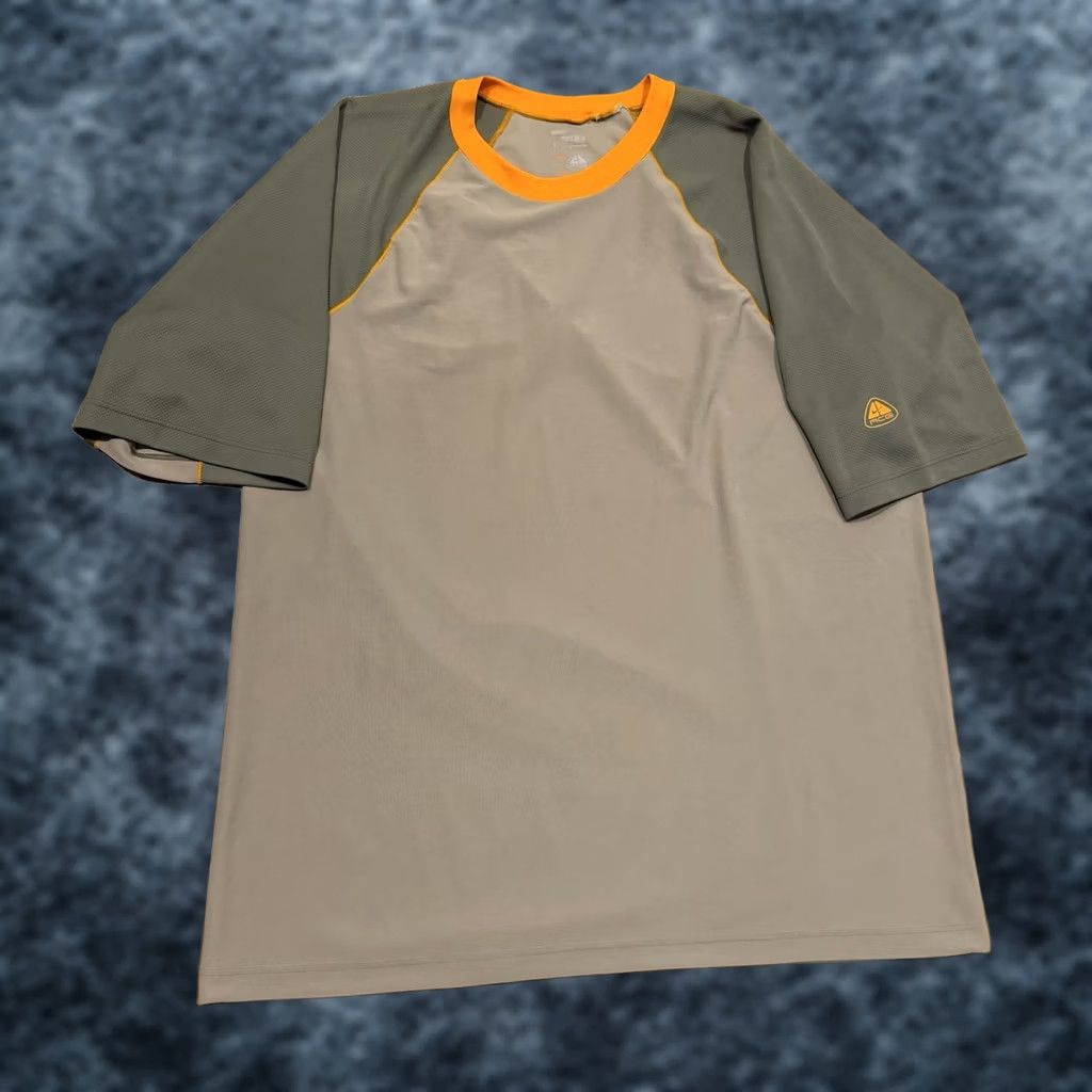 Nike VINTAGE Nike ACG Dri Fit Seamless Shirt Men’s Large Size US L / EU 52-54 / 3 - 1 Thumbnail