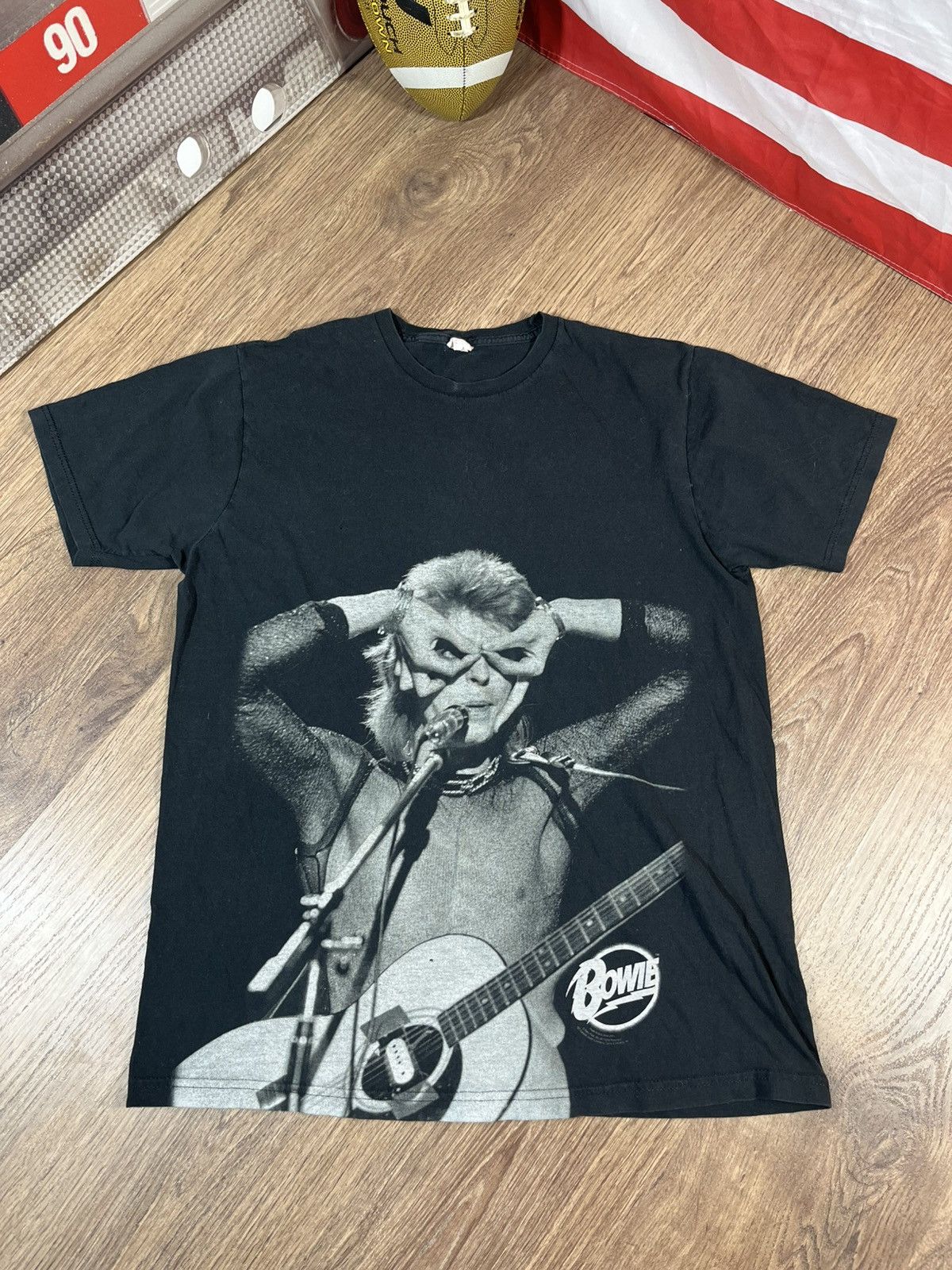 Alstyle × Band Tees × Vintage Vintage David Bowie Finger Glasses All Over Print T Shirt Size US XL / EU 56 / 4 - 1 Thumbnail