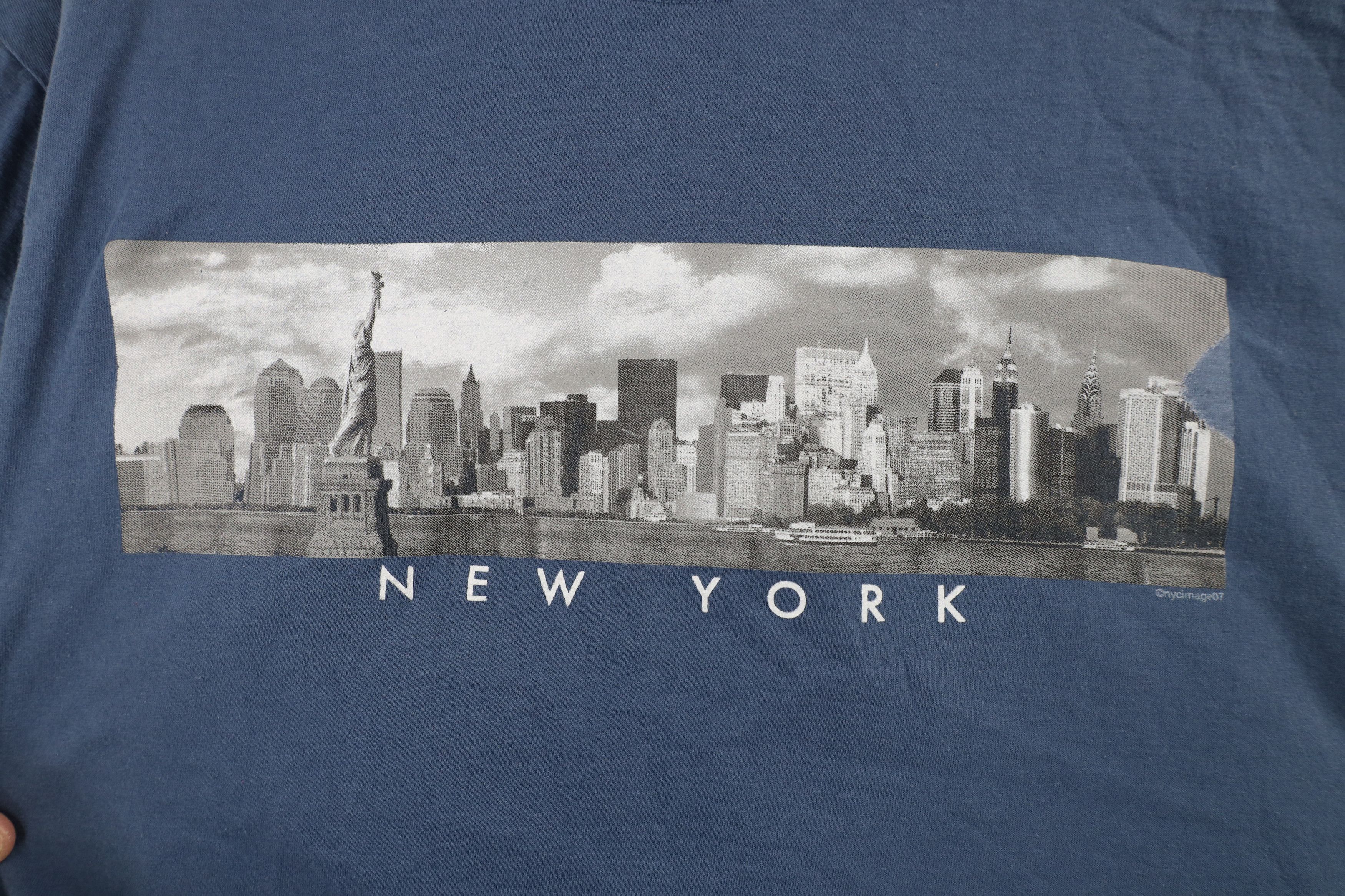 Vintage Vintage Y2K Streetwear New York City Box Logo T-Shirt Blue Size US L / EU 52-54 / 3 - 4 Thumbnail