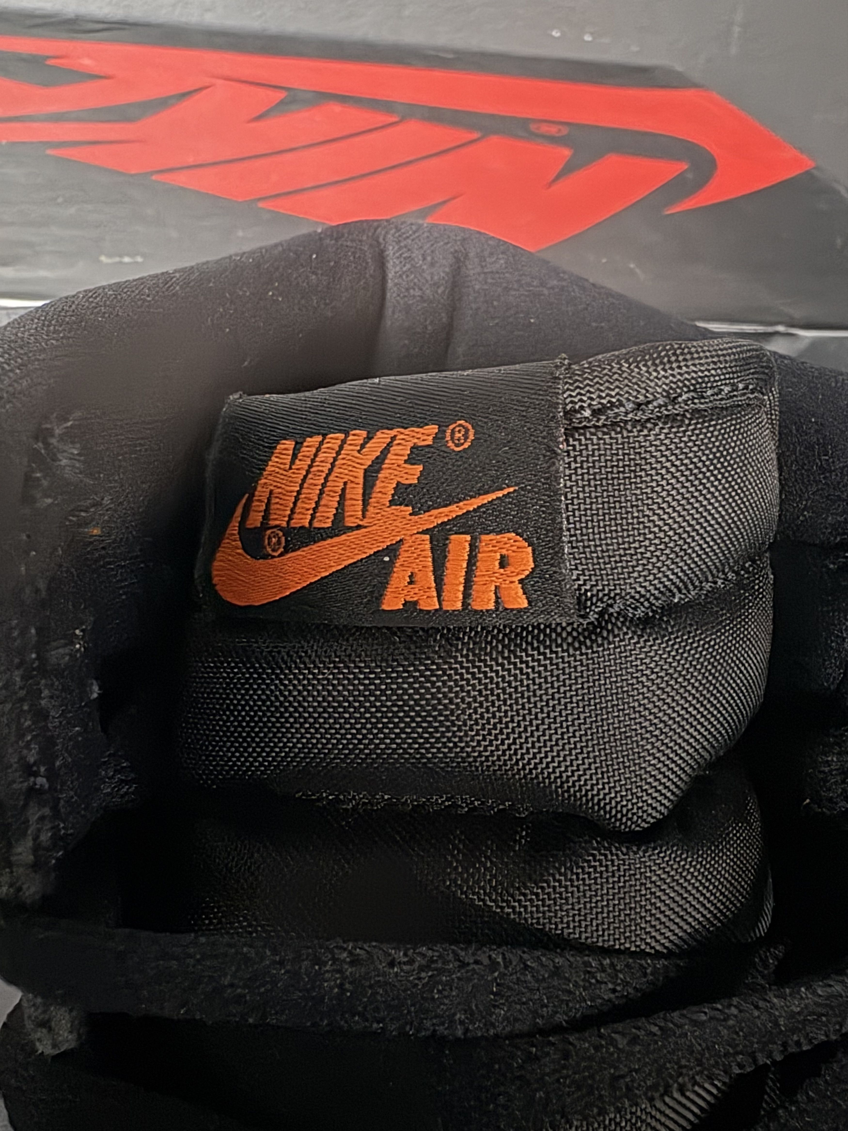 Jordan Brand Air Jordan 1 Retro High "Shattered Backboard 3.0" Size US 8 / EU 41 - 5 Thumbnail