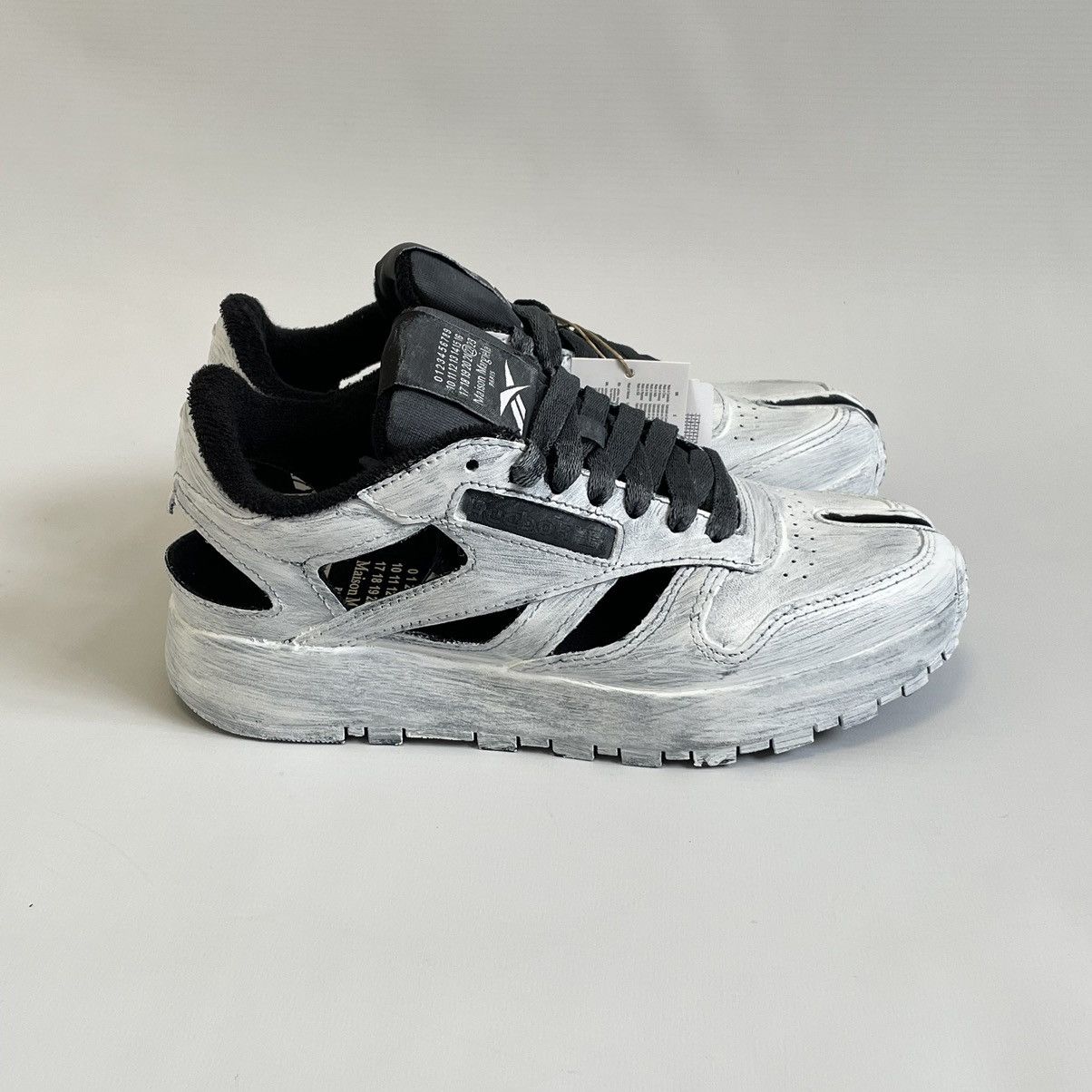 Maison Margiela × Reebok ‘Project 0 CL’ Painted Tabi Sneakers Size US 9 / IT 39 - 17 Thumbnail