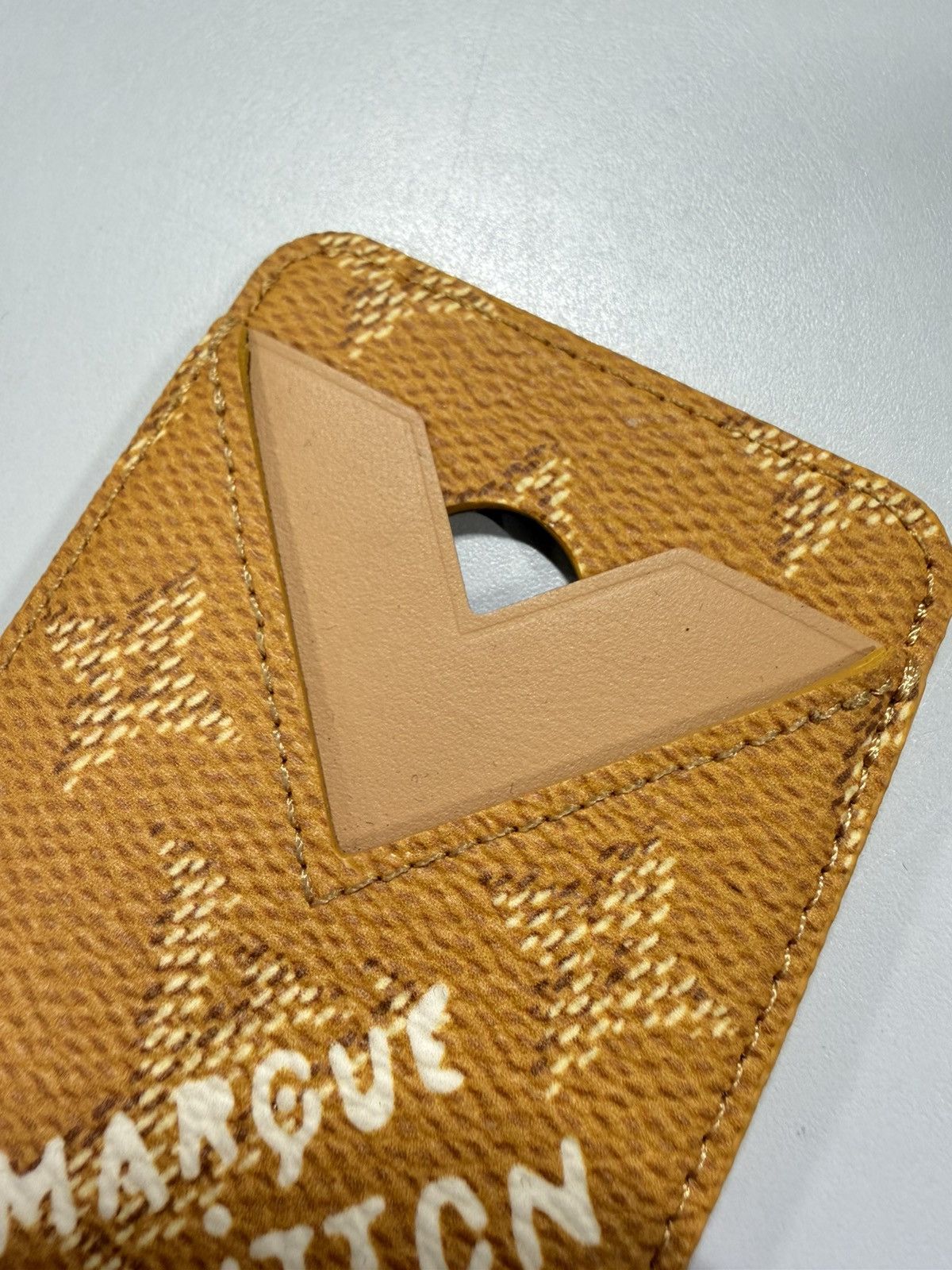 Louis Vuitton Louis Vuitton Magnet Phone Card Holder NEW 550$ Size ONE SIZE - 4 Thumbnail