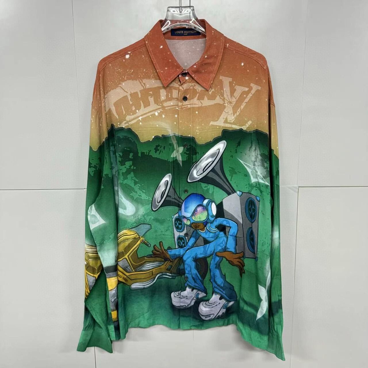 Louis Vuitton louis vuitton alien print long sleeve shirt Size US XL / EU 56 / 4 - 1 Thumbnail