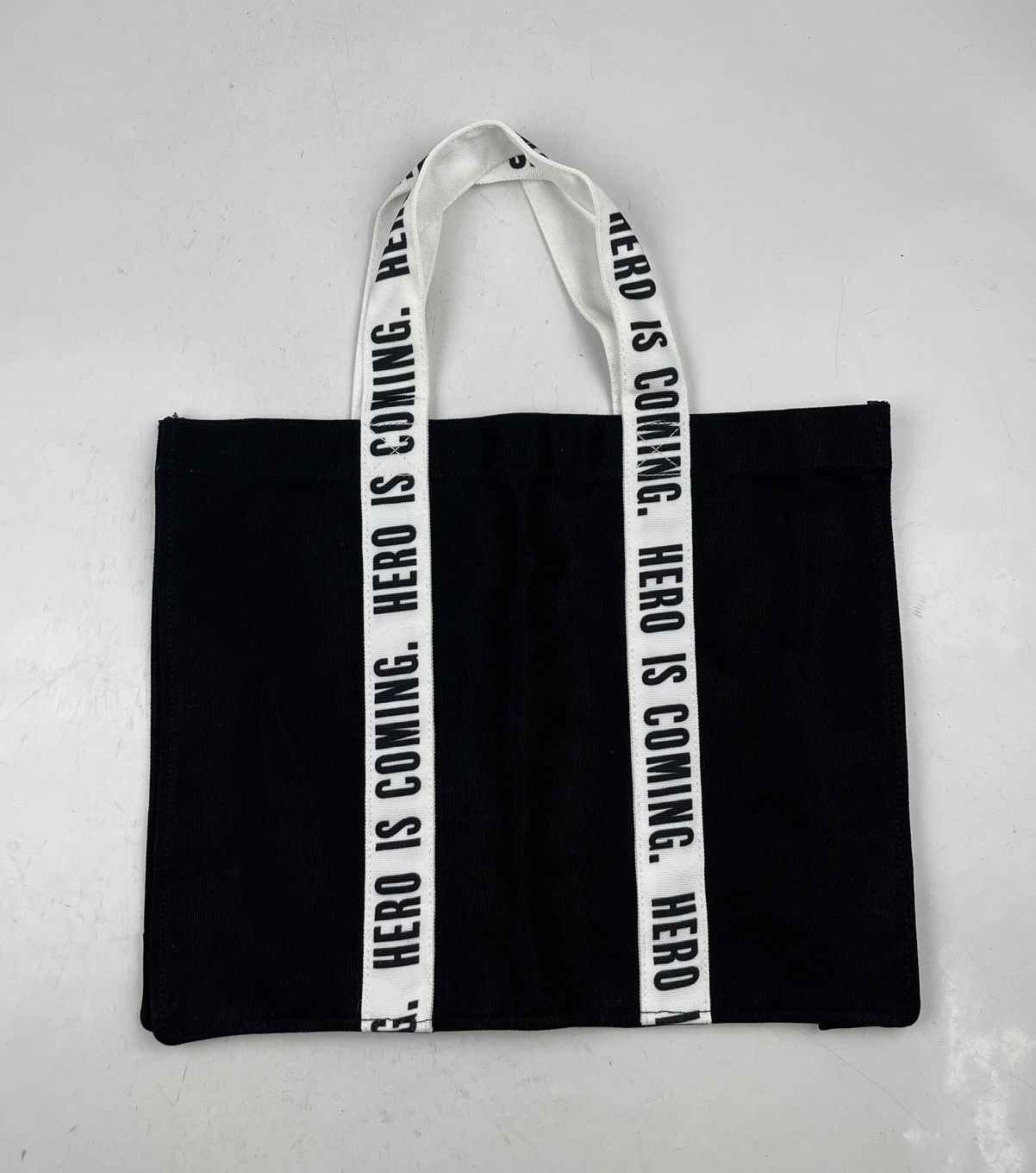 Japanese Brand rare design hero is coming tote bag tc35 Size ONE SIZE - 1 Thumbnail