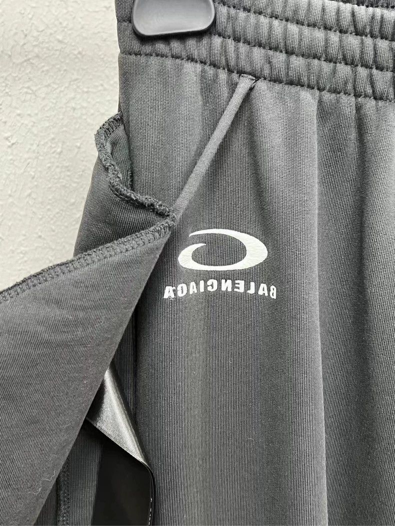 Other Balenciaga size XS Embroidered logo reverse sweatpants Size US 27 - 3 Thumbnail
