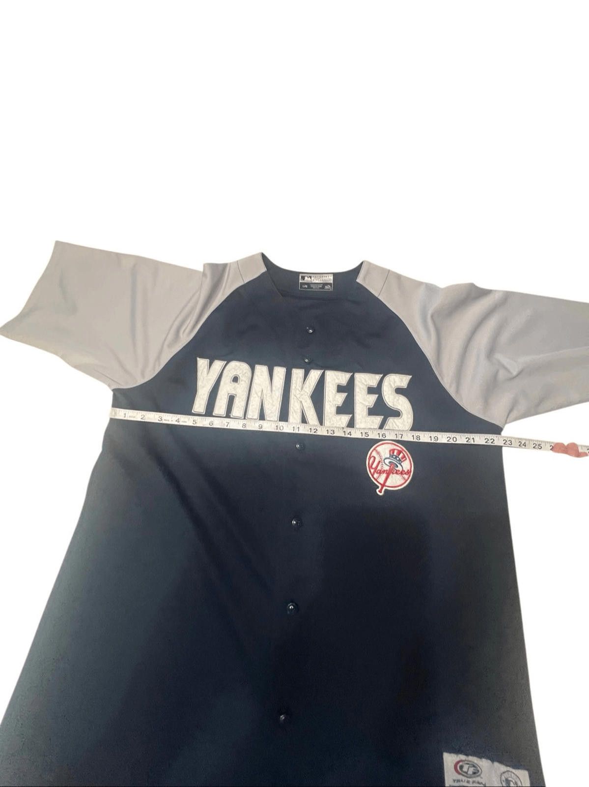 Designer New York Yankees genuine merchandise Jersey Sz L Size US L / EU 52-54 / 3 - 5 Thumbnail