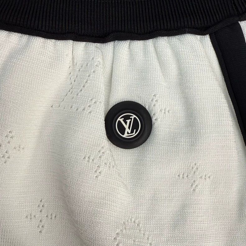 Louis Vuitton Louis Vuitton size s White full cutout logo drawstring sho Size 24" / US 00 / IT 34 - 5 Thumbnail