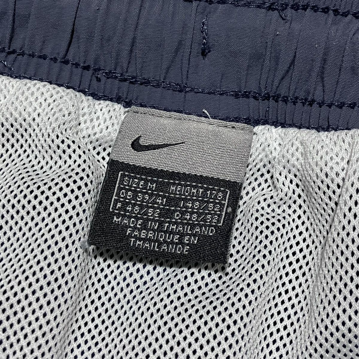 Nike Vintage 2000s NIKE Swoosh Graphic Print Nylon Shorts Size US 32 / EU 48 - 7 Thumbnail