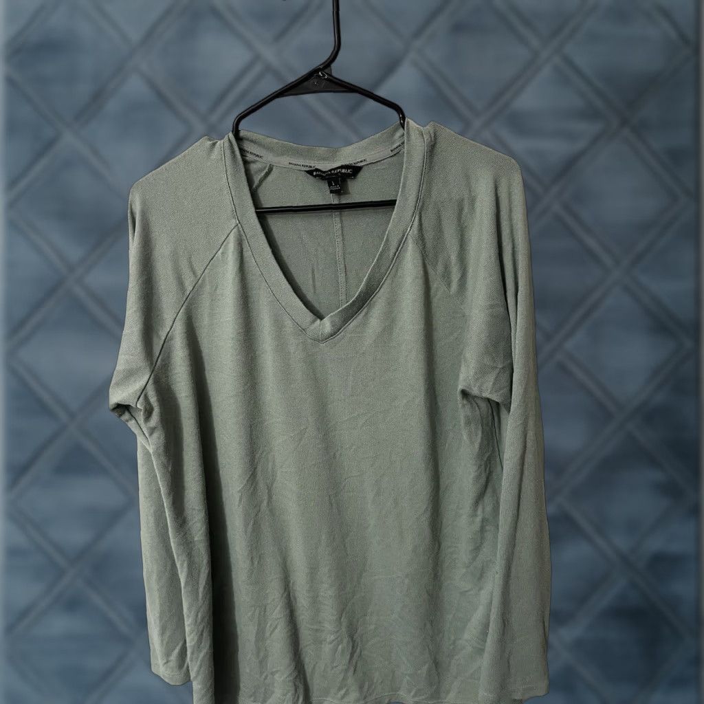 Banana Republic Banana Republic Tunic Shirt Women L Green Raglan Sleeve V-Neck Casual All Seasons Knit Top Size L / US 10 / IT 46 - 1 Thumbnail