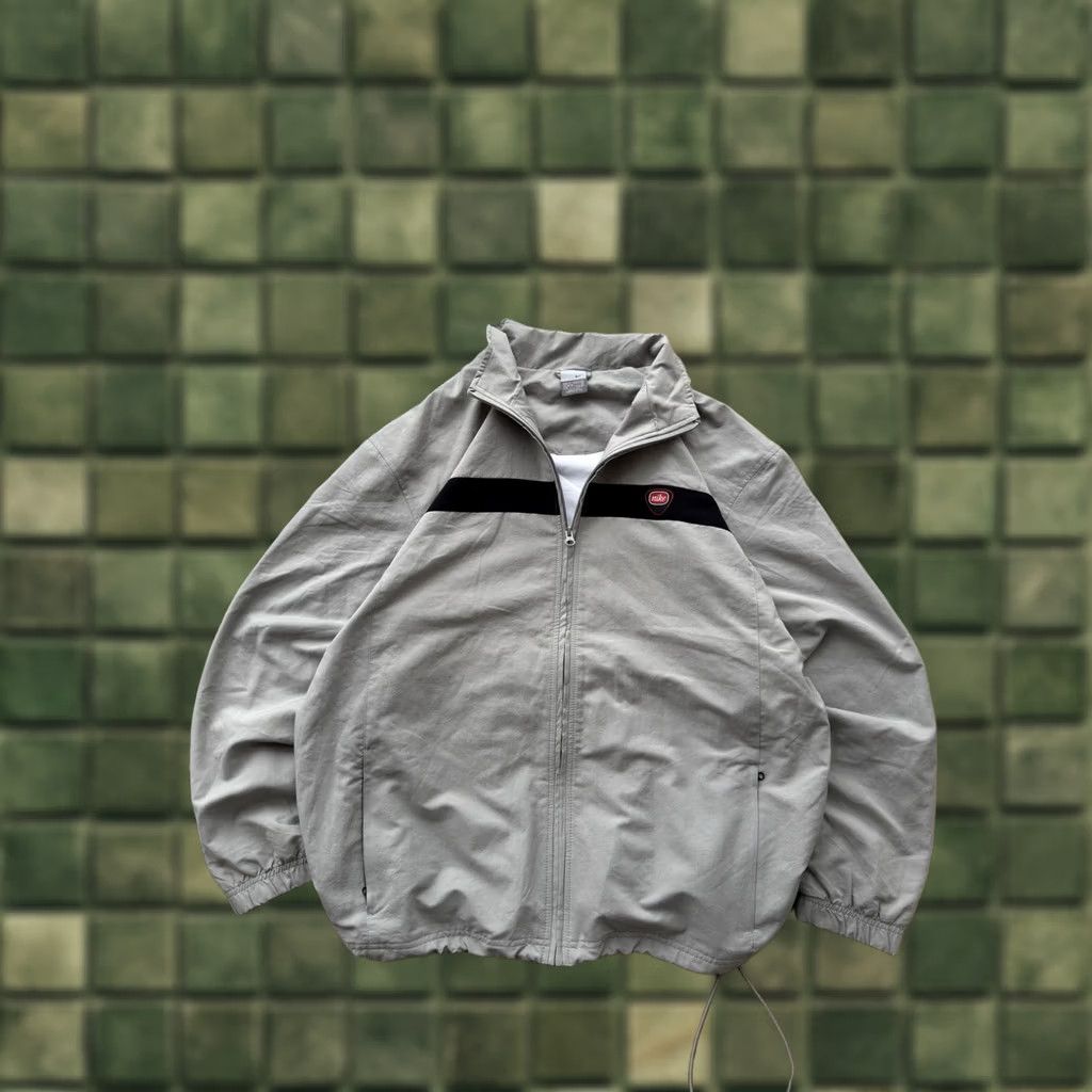 Nike VINTAGE Nike 90s Track Jacket XL Gray Mens Nylon Zip Casual Retro Y2K Streetwear 90s Decade Size US XL / EU 56 / 4 - 1 Thumbnail