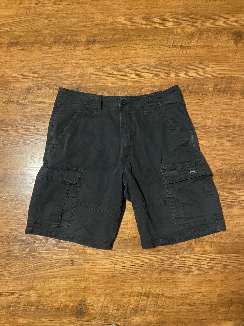 Wrangler Vintage Wrangler Black Cargo Shorts Size US 33 - 1 Thumbnail