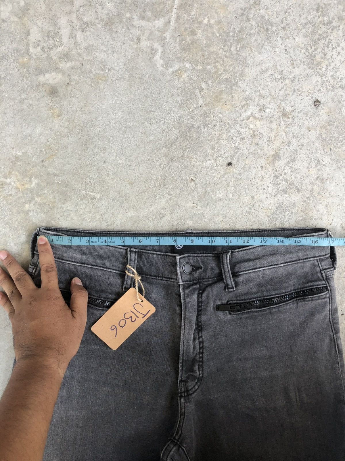 GU × Undercover Undercover x Gu Distressed Slim Jeans Size US 33 - 24 Thumbnail