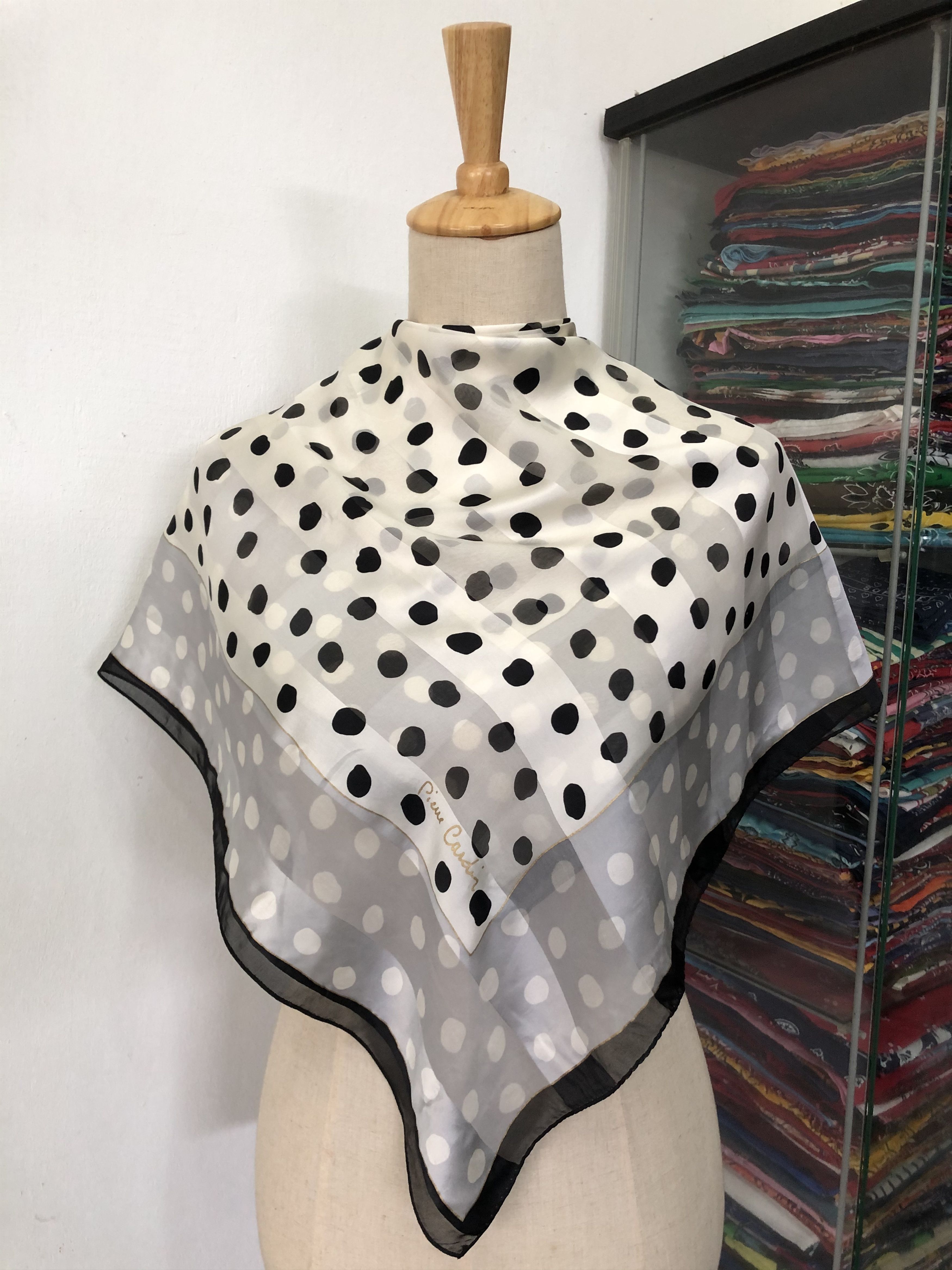 Pierre Cardin × Vintage Vintage Pierre Cardin Silk Scarf Size ONE SIZE - 1 Thumbnail