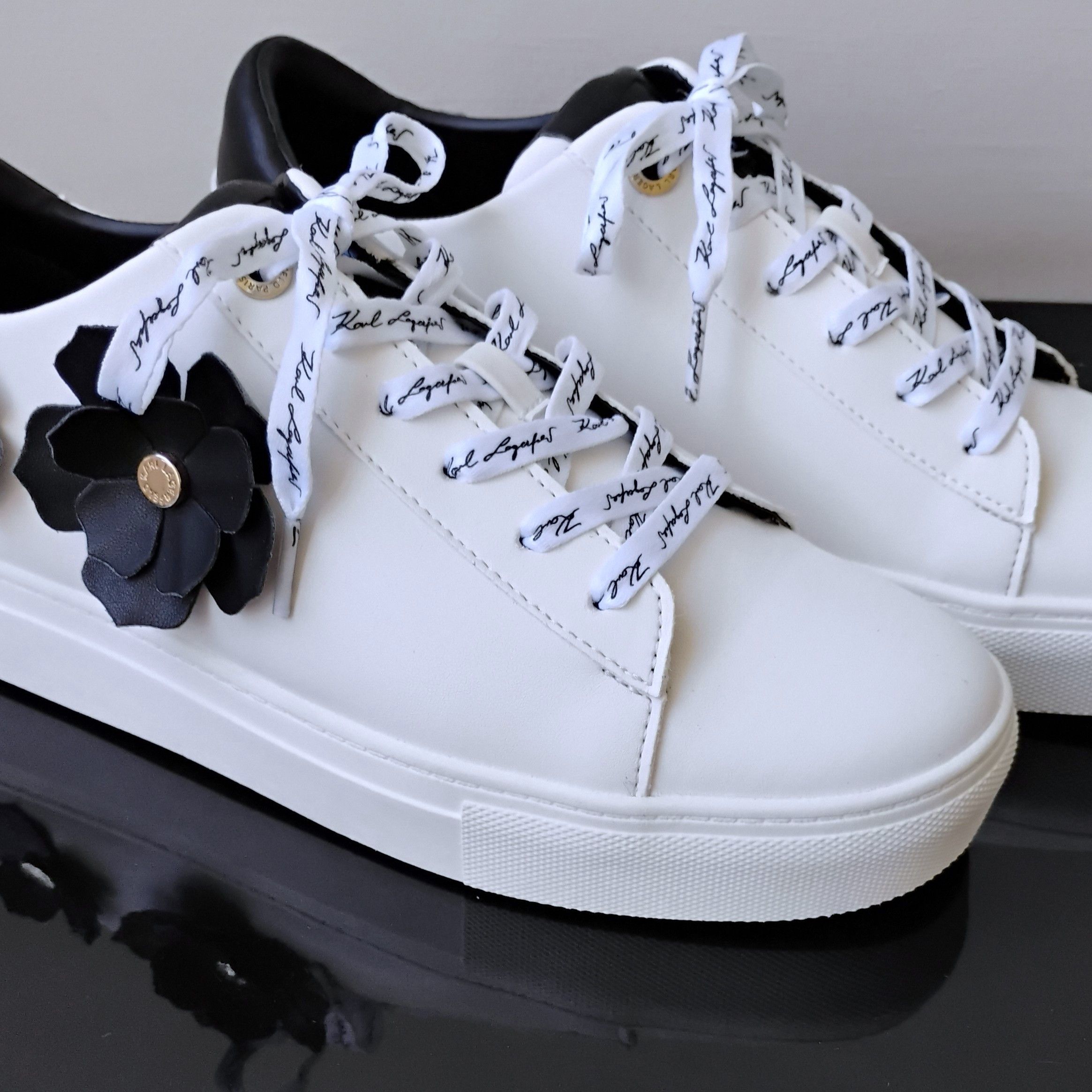 Karl Lagerfeld Karl Lagerfeld Paris Women's Flower Sneaker in Black/White Size US 9.5 / IT 39.5 - 4 Thumbnail