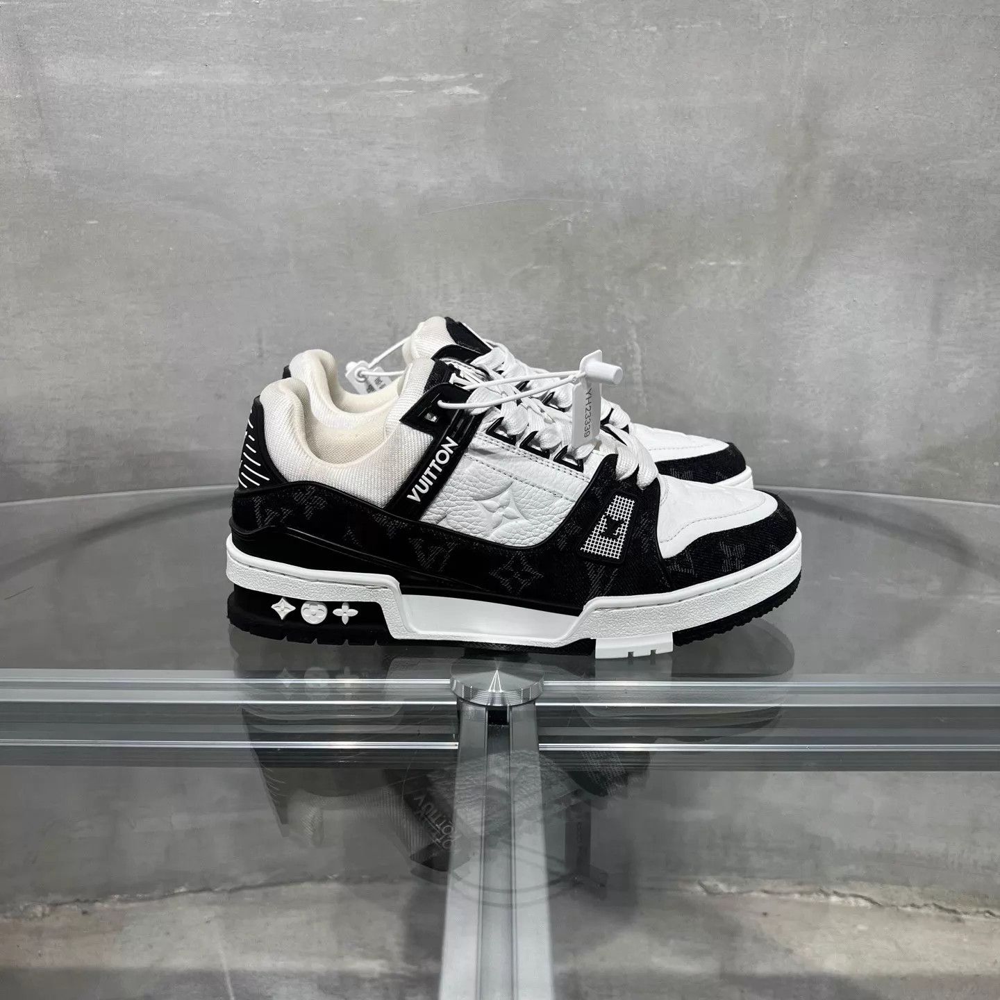 Louis Vuitton LV Trainer black white denim 37.5 Size US 7 / IT 37 - 4 Thumbnail