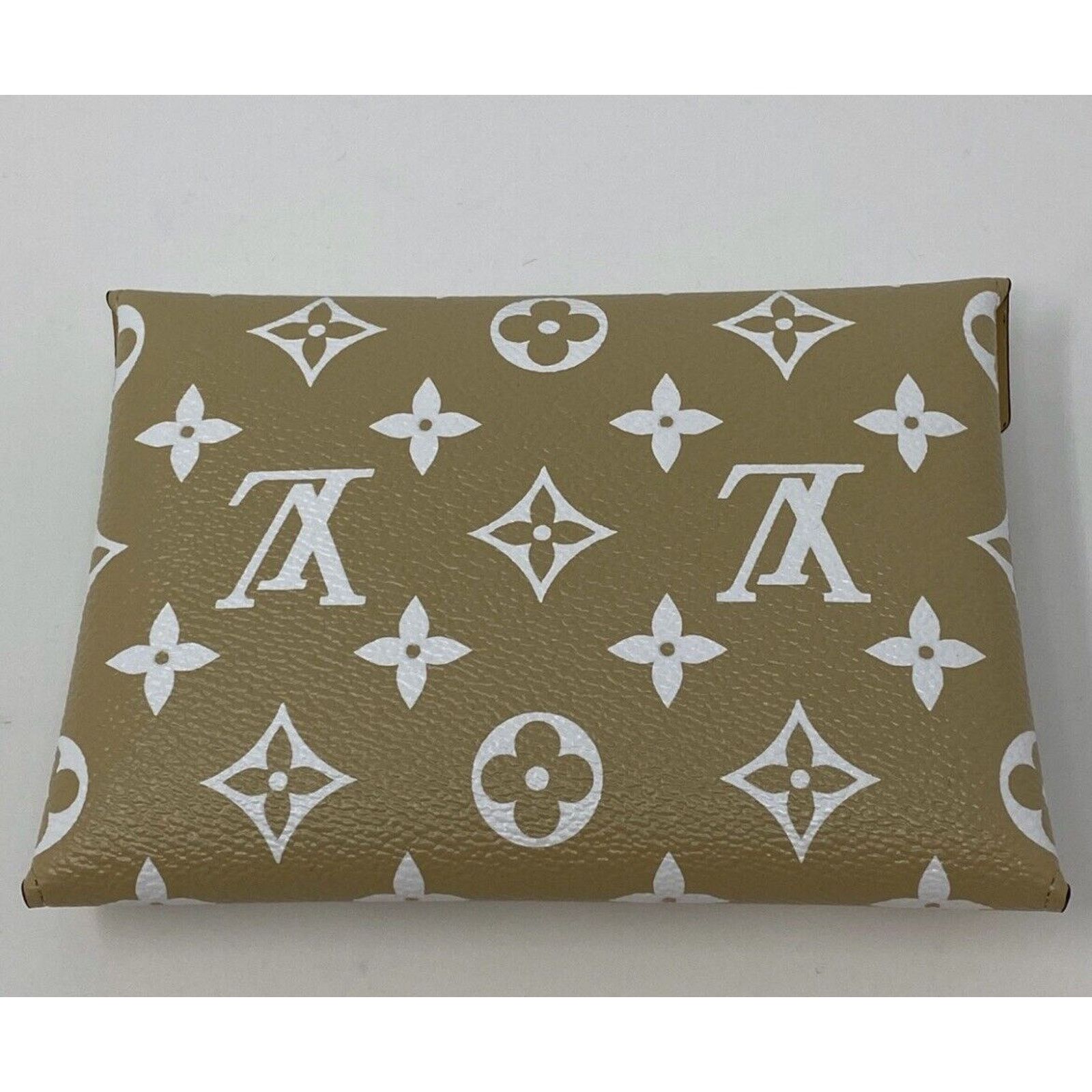 Louis Vuitton Beige Monogram Giant Pochette Kirigami MM Envelope Size ONE SIZE - 5 Thumbnail