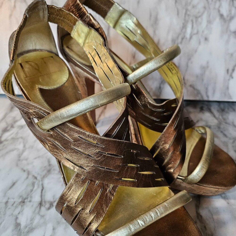 Diane von Furstenberg DVF Diane von Furstenberg Bronze Gold Leather Cork Stiletto Size US 8.5 / IT 38.5 - 3 Thumbnail