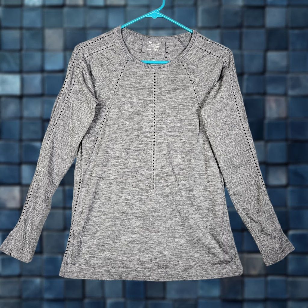 Athleta Athleta Women's Light Gray Long Sleeve Workout Top Size S Shirt Womens Gray Athletic Casual Sports Size S / US 4 / IT 40 - 1 Thumbnail