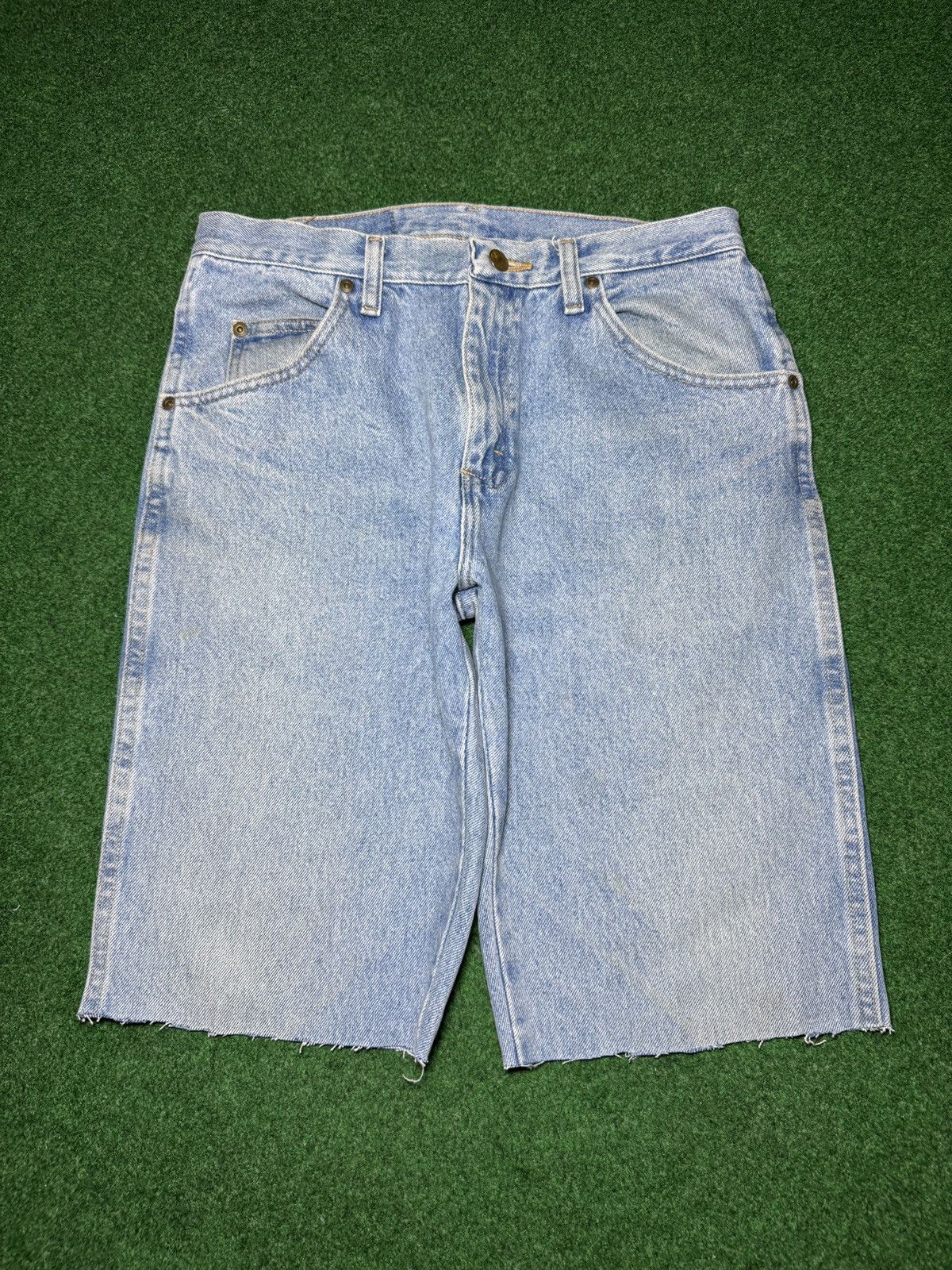 Wrangler Y2K Light Wash Baggy Hip Hop Skater Grunge Denim Shorts Size US 32 / EU 48 - 2 Thumbnail