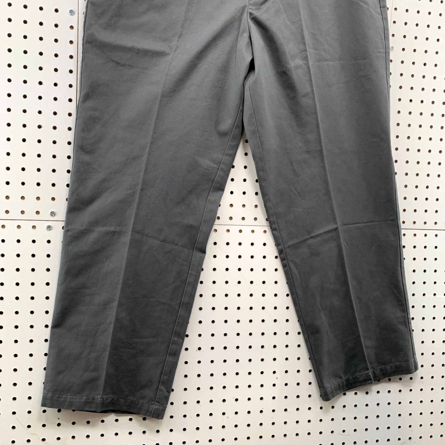 Dockers Dockers True Chino Pants Mens Size 38x29 Gray Straight Relaxed NWT Size US 38 / EU 54 - 3 Thumbnail