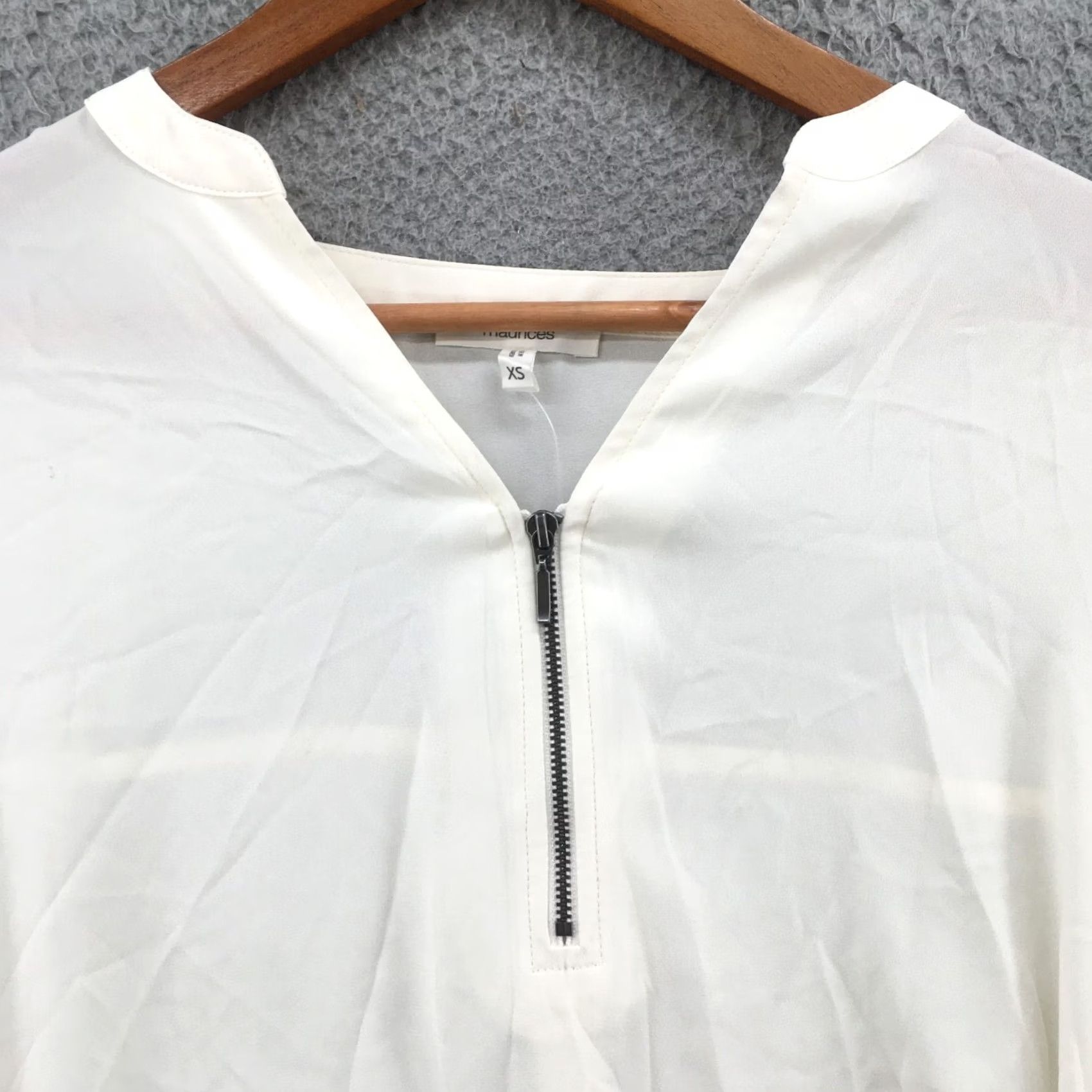 Vintage Maurices Blouse Womens XS Short Sleeve V-Neck Front Quarter Zipper Cream NEW Size XS / US 0-2 / IT 36-38 - 3 Thumbnail