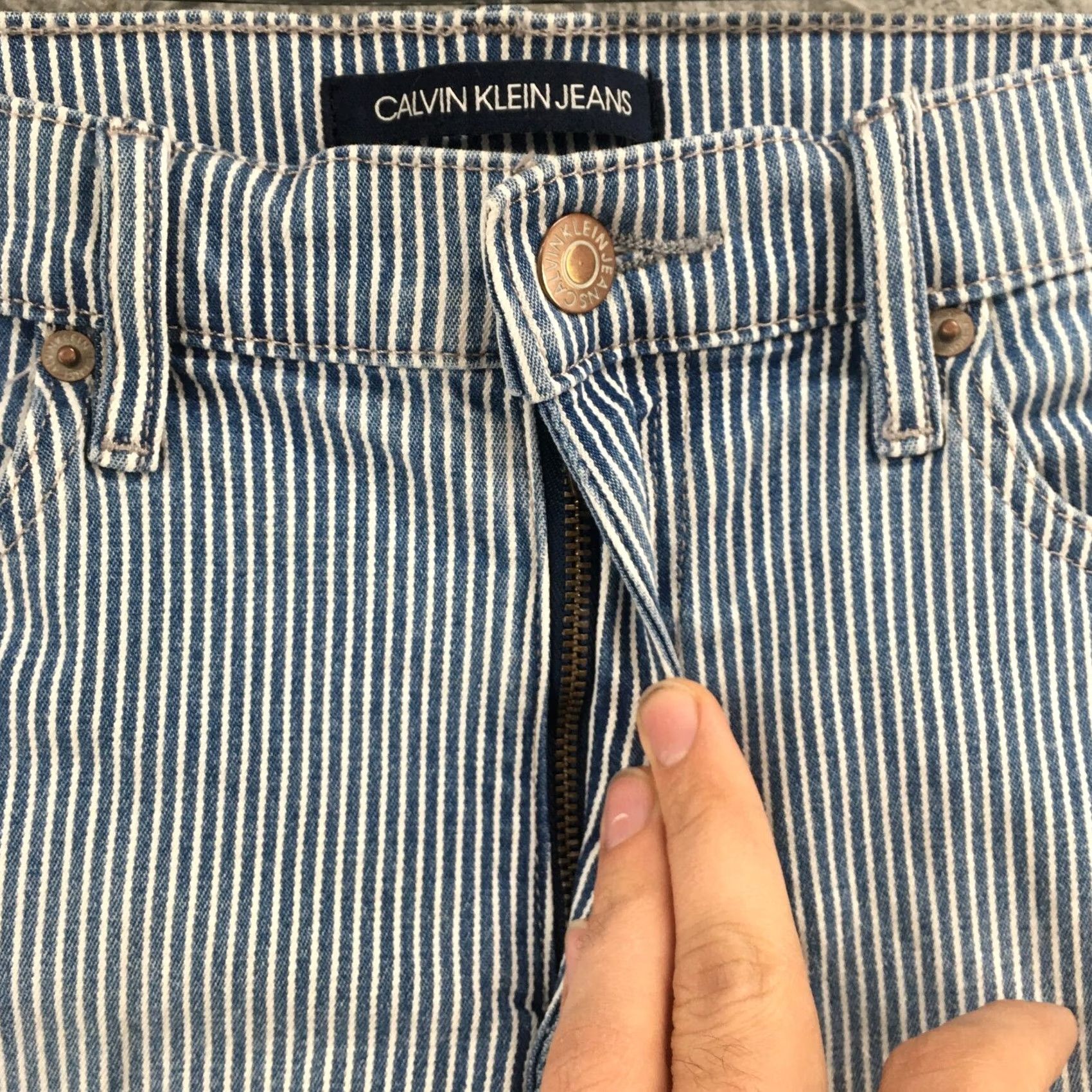 Calvin Klein Calvin Klein Bermuda Shorts Womens 4 Blue Denim Striped Cuffed Zip Shorts Bermuda Blue Denim CK Womens 4 (Actual 28X6) Size 27" / US 4 / IT 40 - 3 Thumbnail
