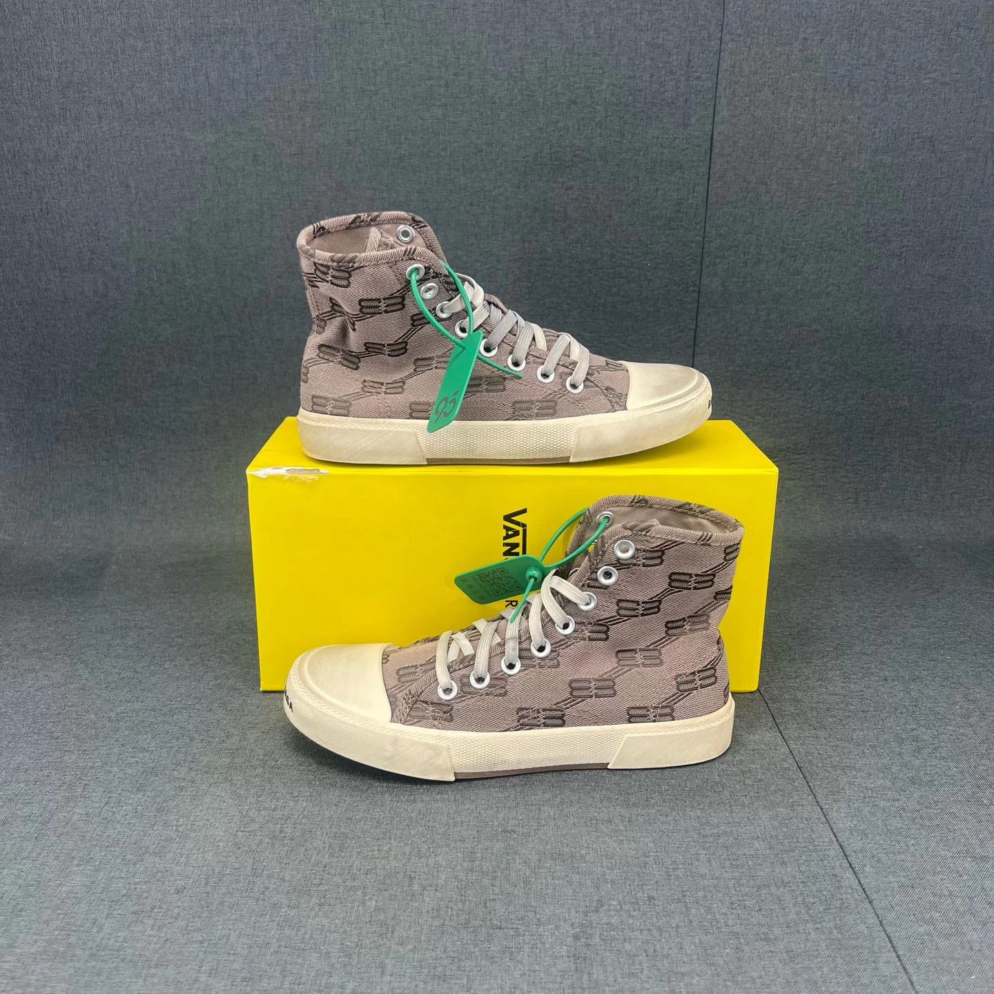 Balenciaga Balenciaga All-Over Print Brown Sneakers - Size 37 Size US 6 / IT 36 - 2 Thumbnail