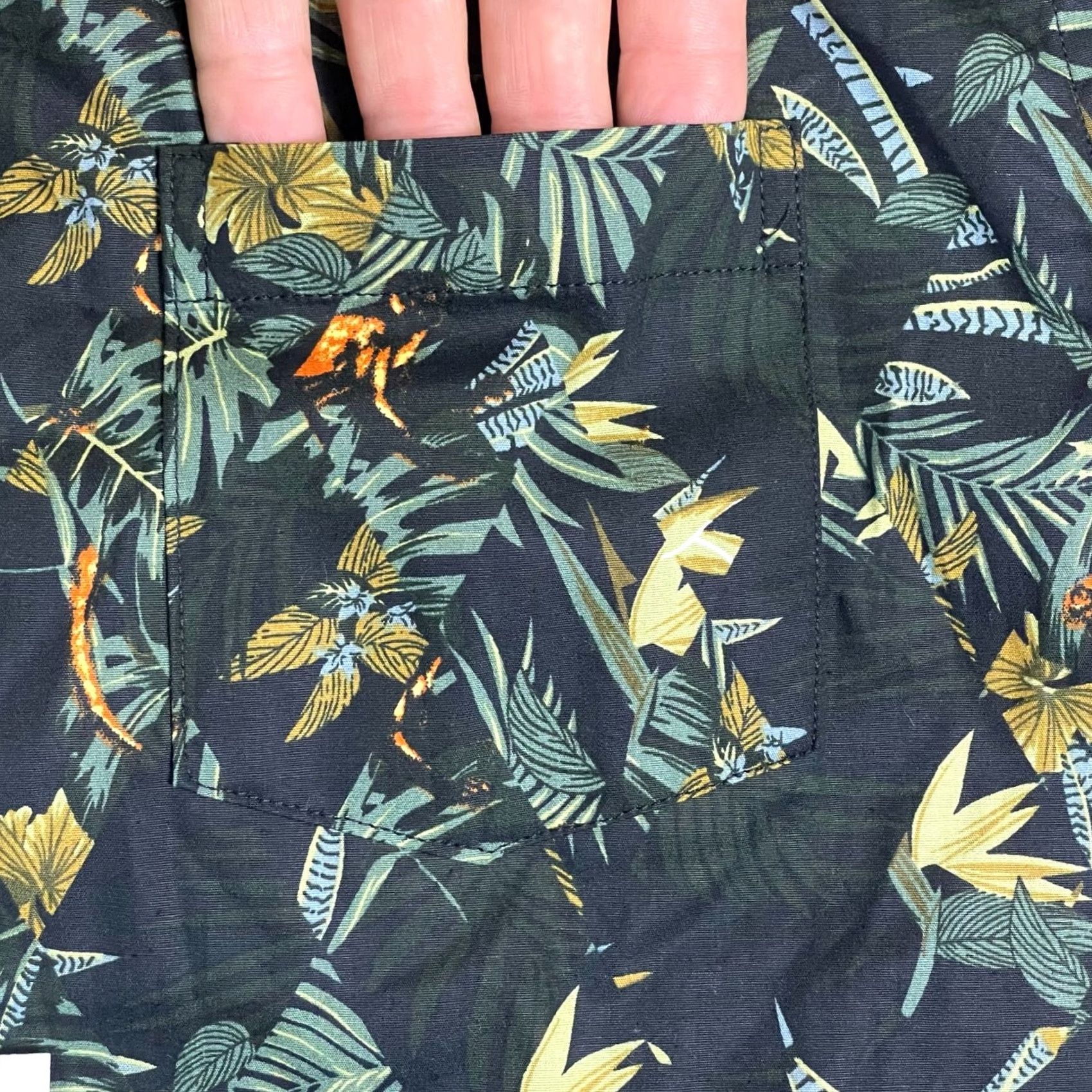 Vintage Voyage Craft Flow Shirt M Black Floral Tropical Short Sleeve Hawaiian Button Up Mens Size US M / EU 48-50 / 2 - 3 Thumbnail