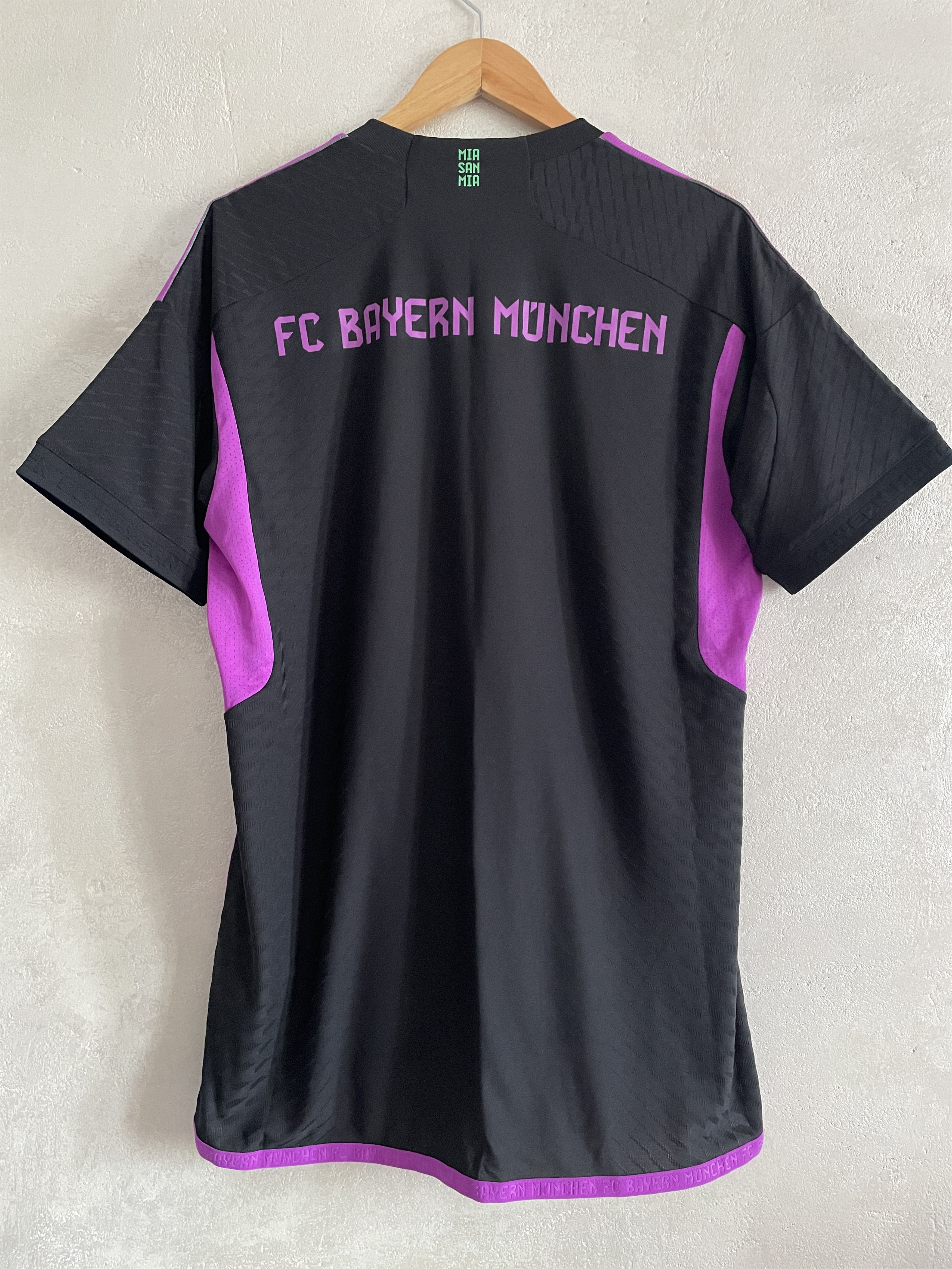 Adidas Bayern Munich Away Shirt 2023 2024 Authentic Soccer Jersey Size US L / EU 52-54 / 3 - 2 Thumbnail