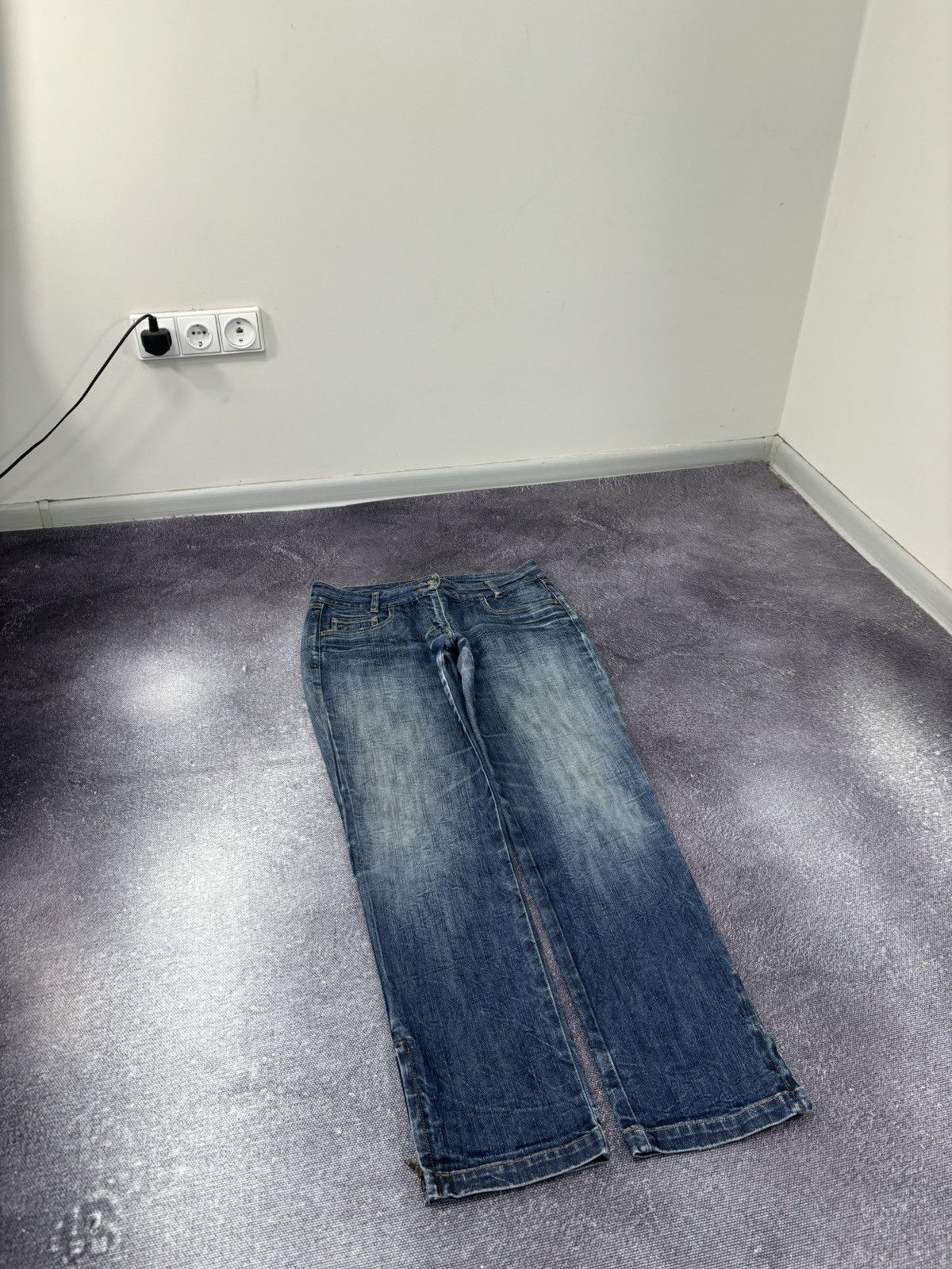 Trussardi Vintage Trussardi Women’s Bottoms Zip Faded Blue Denim Jeans Size 31" - 3 Thumbnail