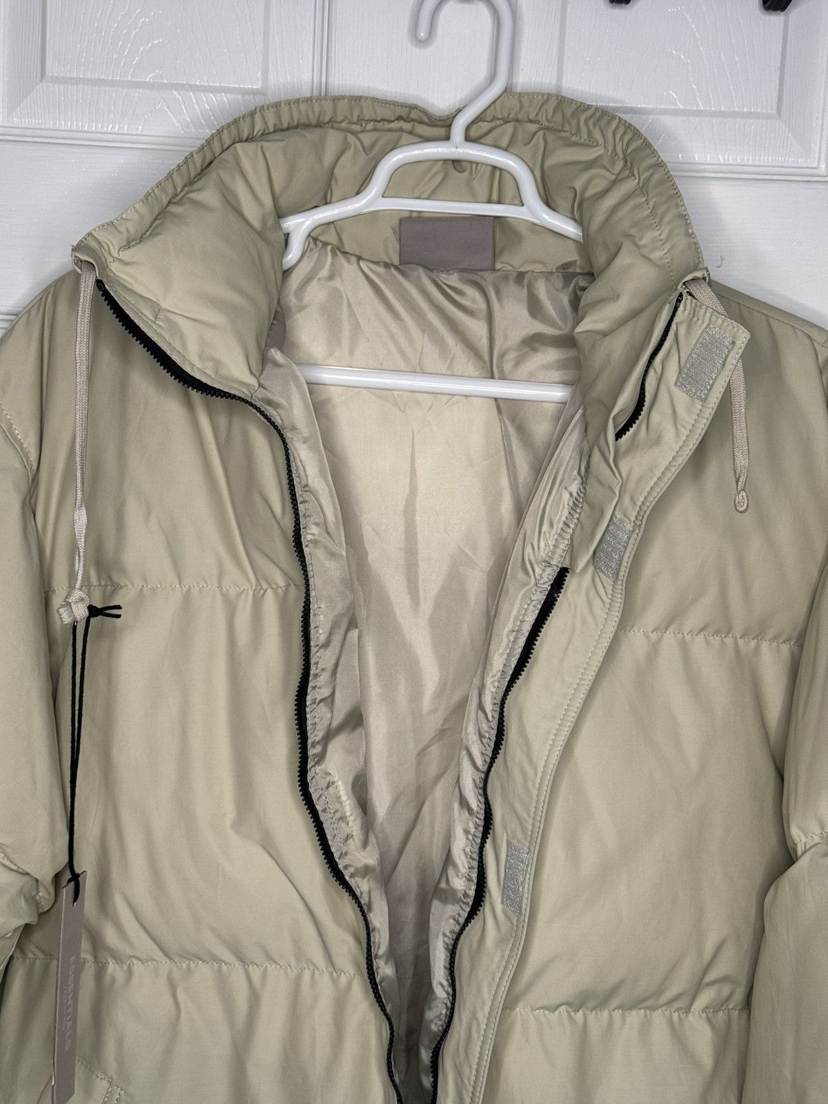 Fear of God Fear of God ESSENTIALS Puffer Size US XL / EU 56 / 4 - 2 Thumbnail