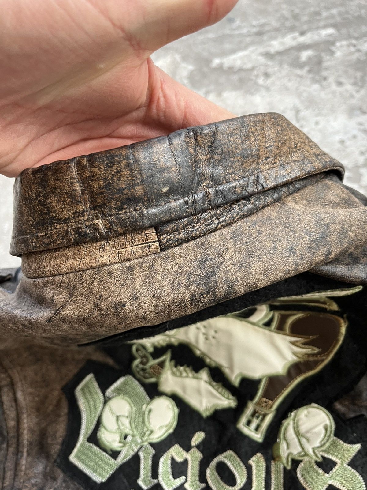 If Six Was Nine × Le Grande Bleu (L.G.B.) Thrashed Sun Faded Distressed Vintage Leather Bomber Jacket Size US M / EU 48-50 / 2 - 19 Thumbnail