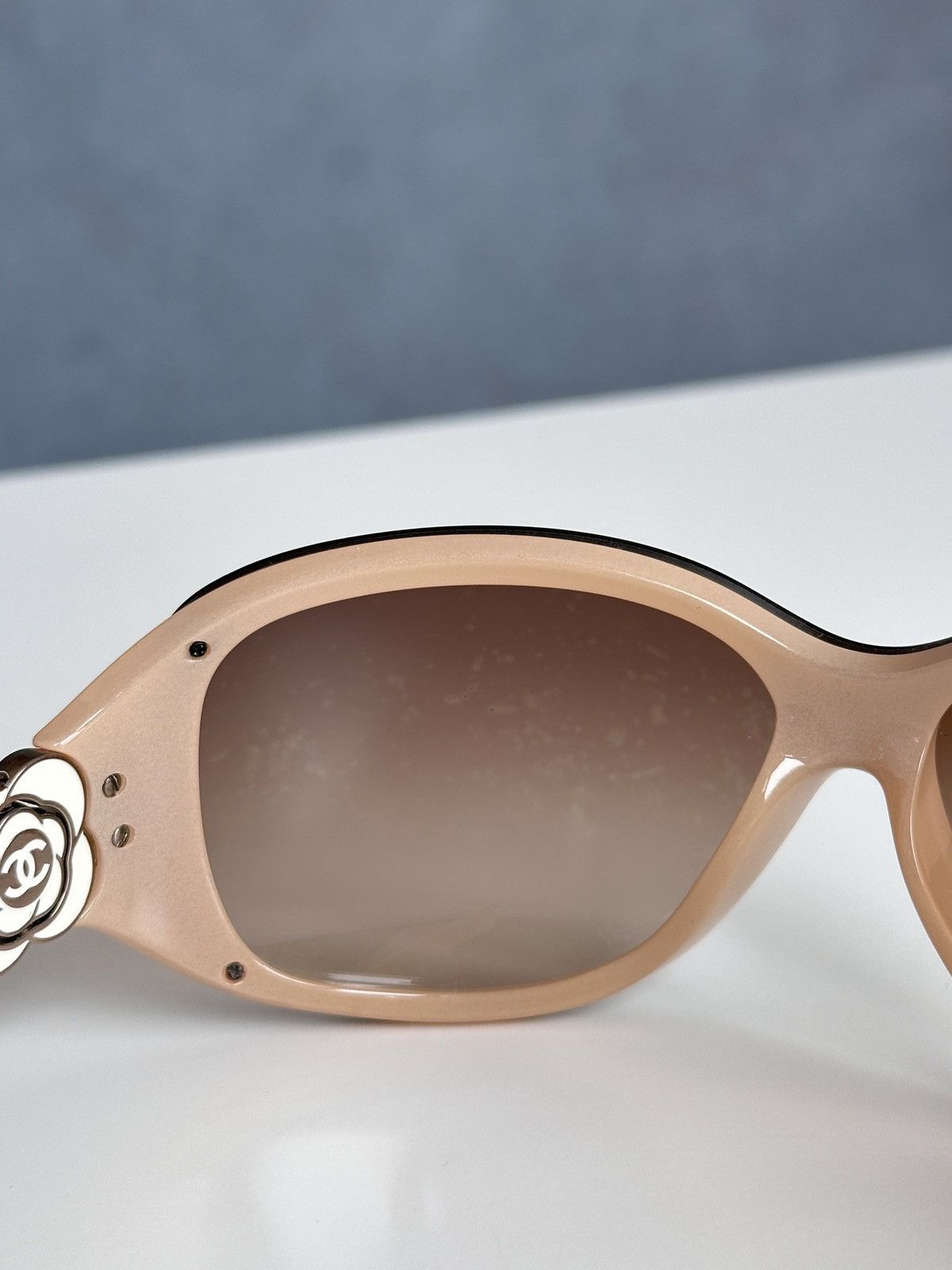 Chanel CHANEL Oval CC Camellia Logo Beige Sunglasses 6032 Size ONE SIZE - 12 Thumbnail