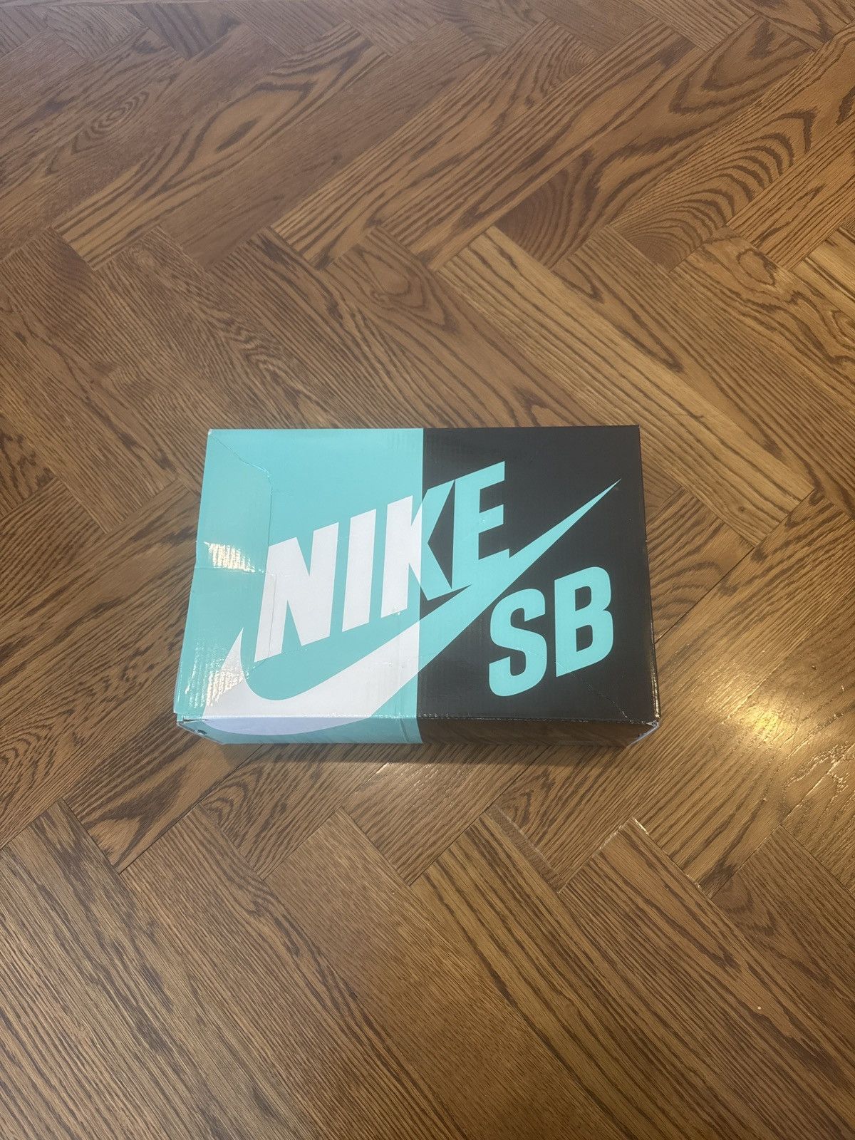 Nike Concepts x Dunk Low SB 'Green Lobster' Special Box Size US 10 / EU 43 - 11 Thumbnail