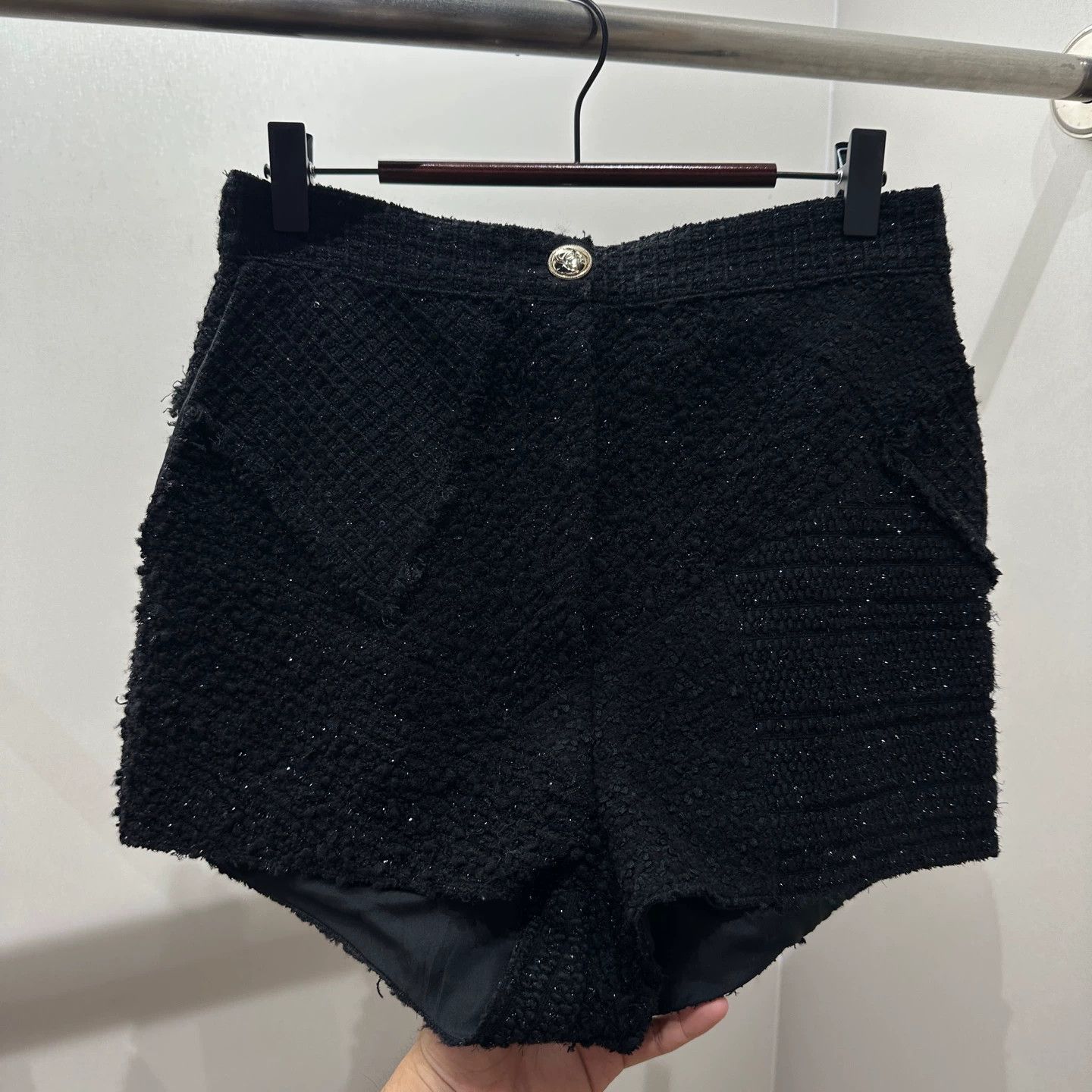 Chanel Chanel apr234 tweed sequin wool shorts 38 Size 27" / US 4 / IT 40 - 8 Thumbnail