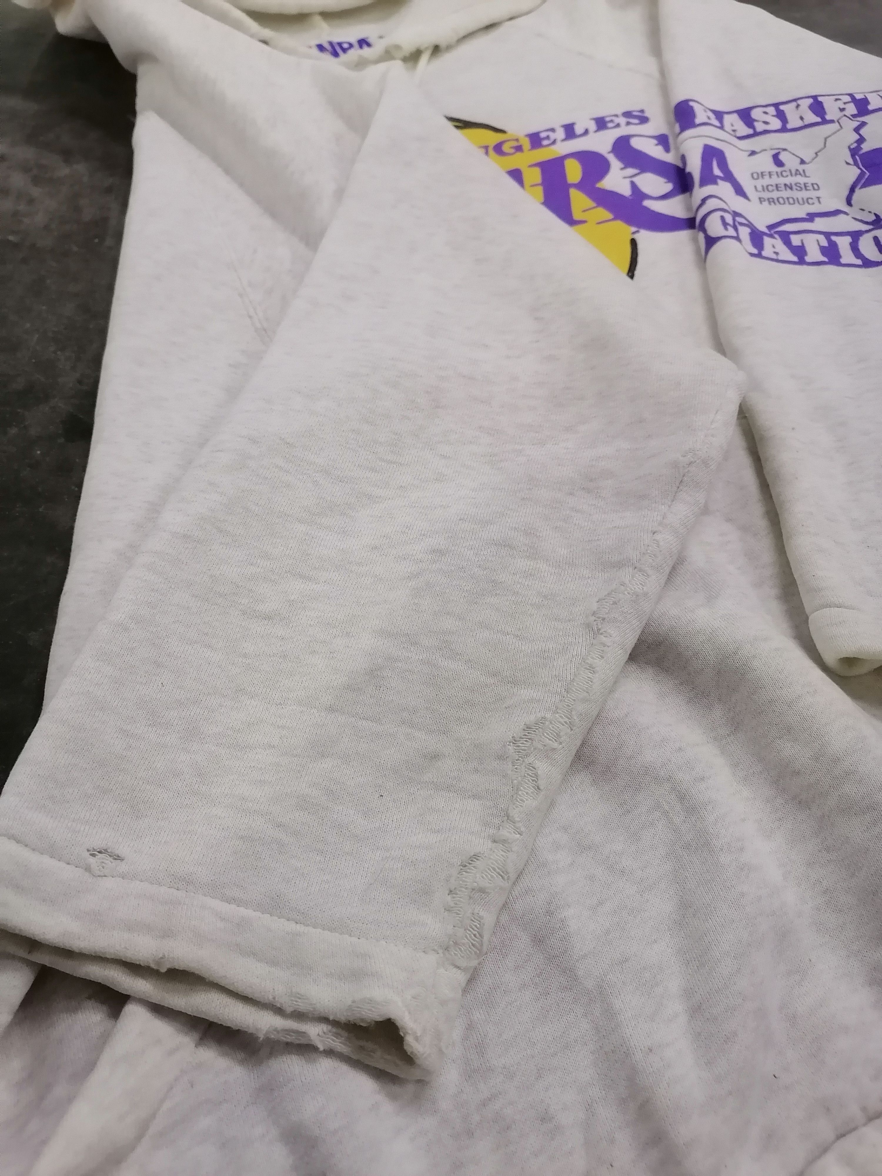 NBA Vintage NBA Lakers Los Angeles Trashed Faded Hoodies Size US L / EU 52-54 / 3 - 6 Thumbnail