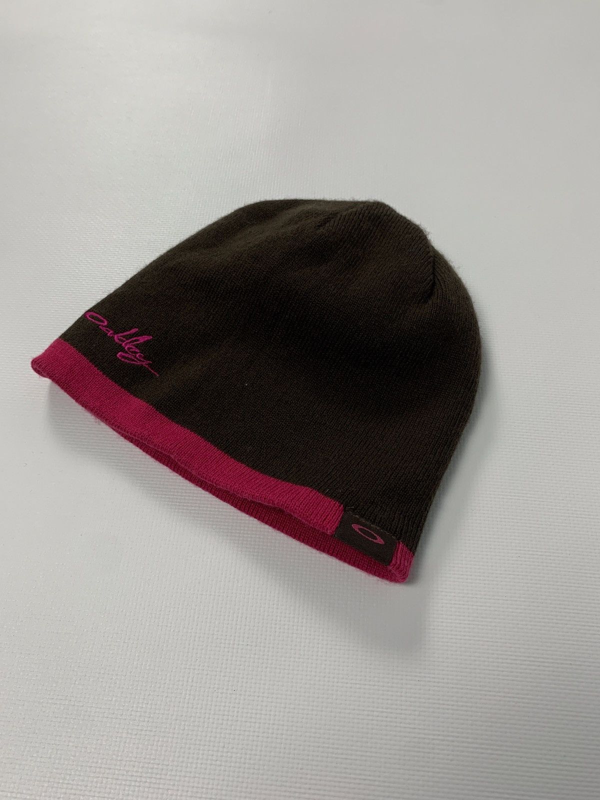 Oakley Vintage Oakley Reversible Brown/Pink Beanie Hat Size ONE SIZE - 1 Thumbnail