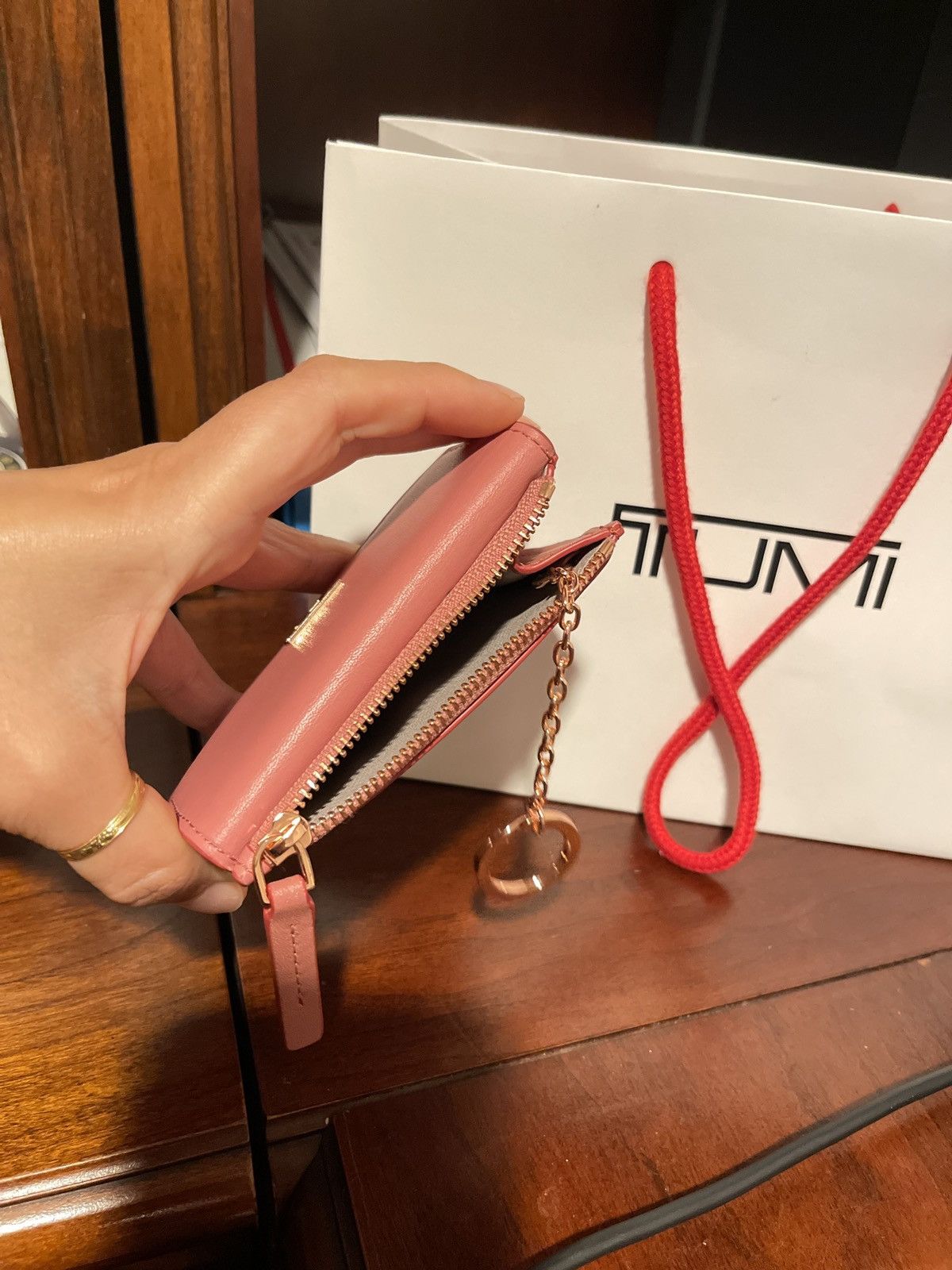 Tumi Tumi BELDEN Flap Card Case NWT in leather color in cameo Size ONE SIZE - 6 Thumbnail