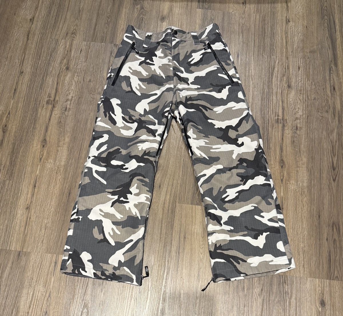 Balenciaga Skiwear Snow Camo Cargo Pants Size US 32 / EU 48 - 2 Thumbnail